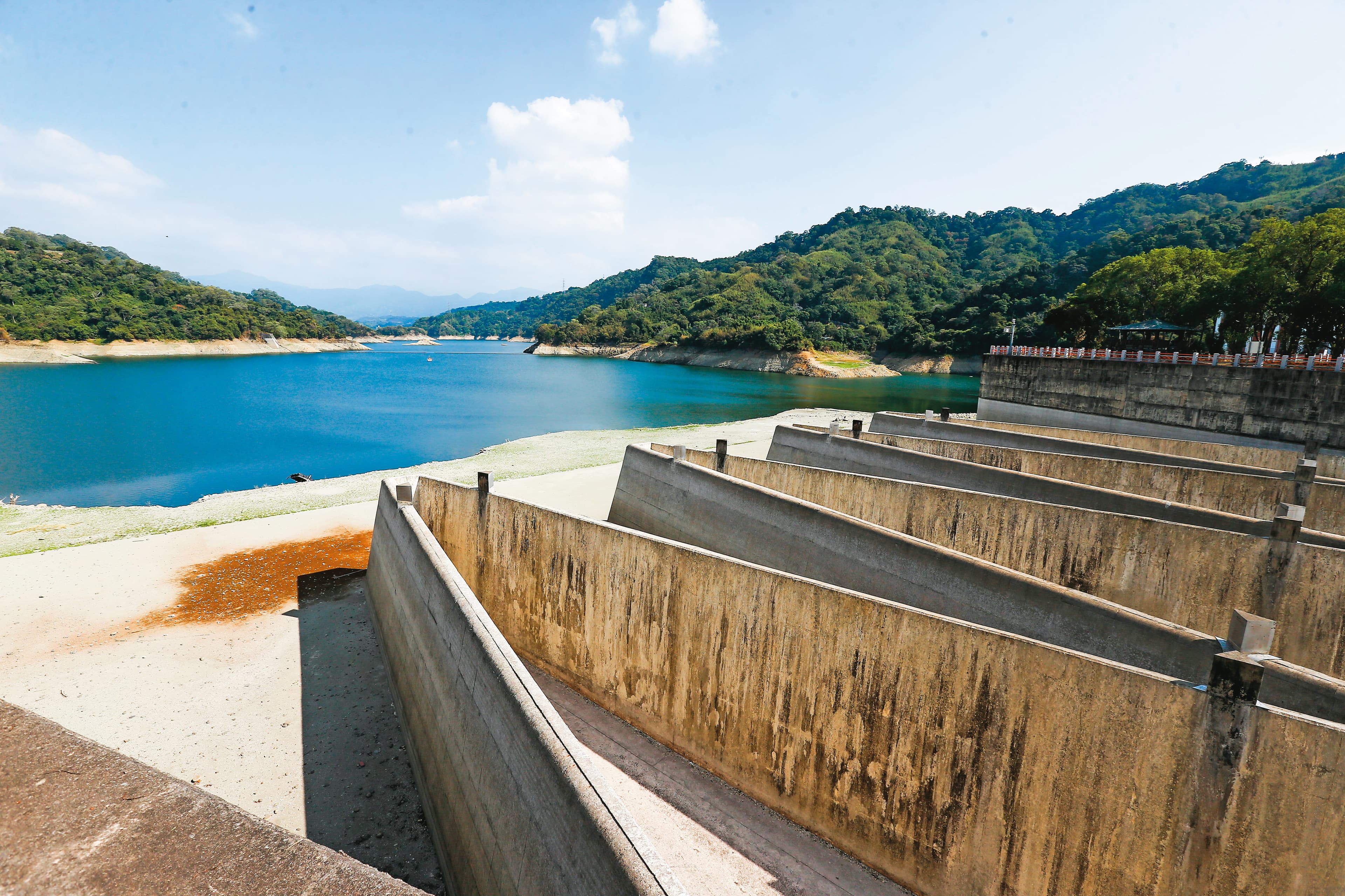 2020年6月至今,新竹至嘉義的平均雨量創下史上新低,水庫蓄水量只剩2到3成。(聯合知識庫)