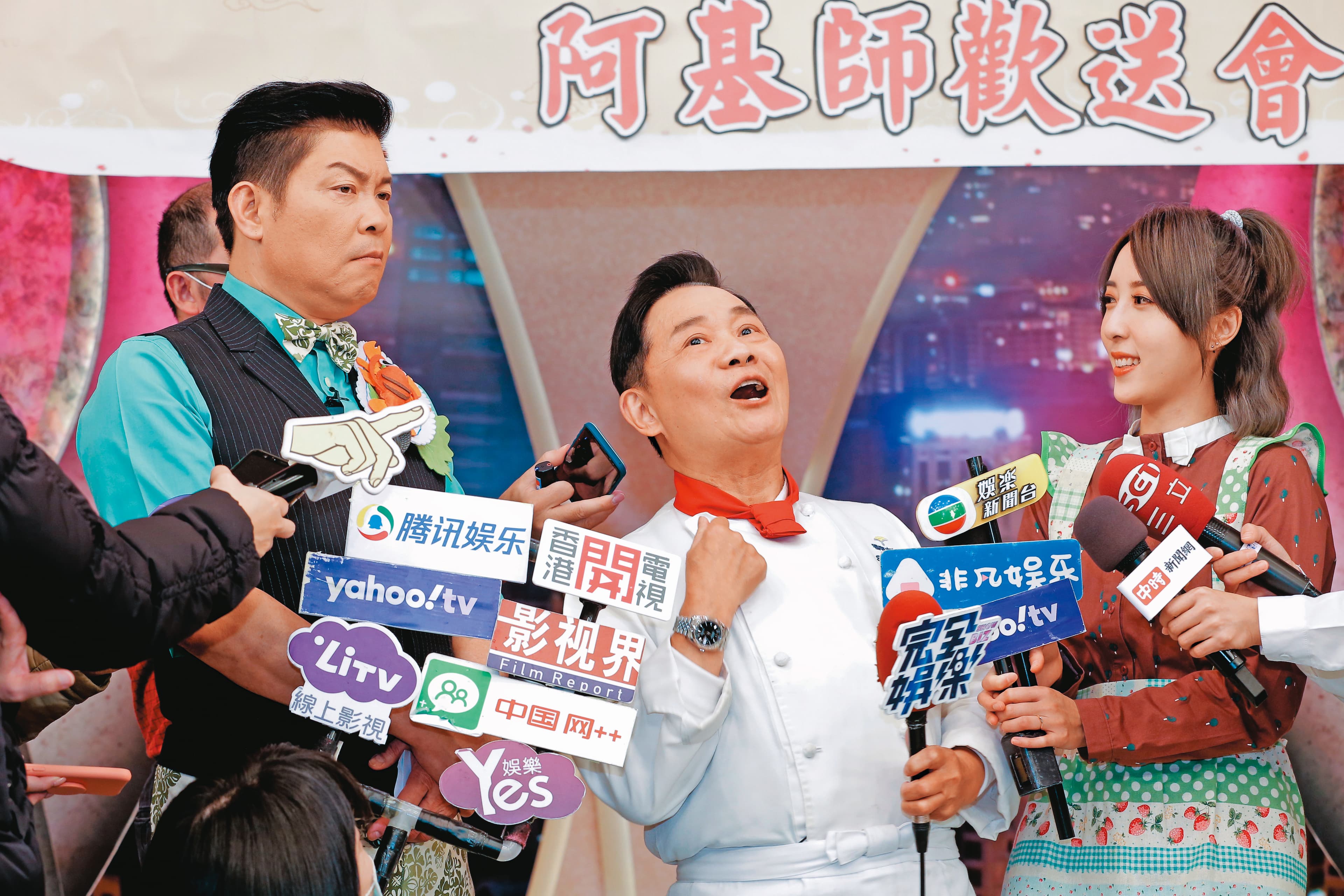 阿基師(中)擔任《型男大主廚》主廚長達15年時間,上個月宣布請辭。左為曾國城、右為五熊。