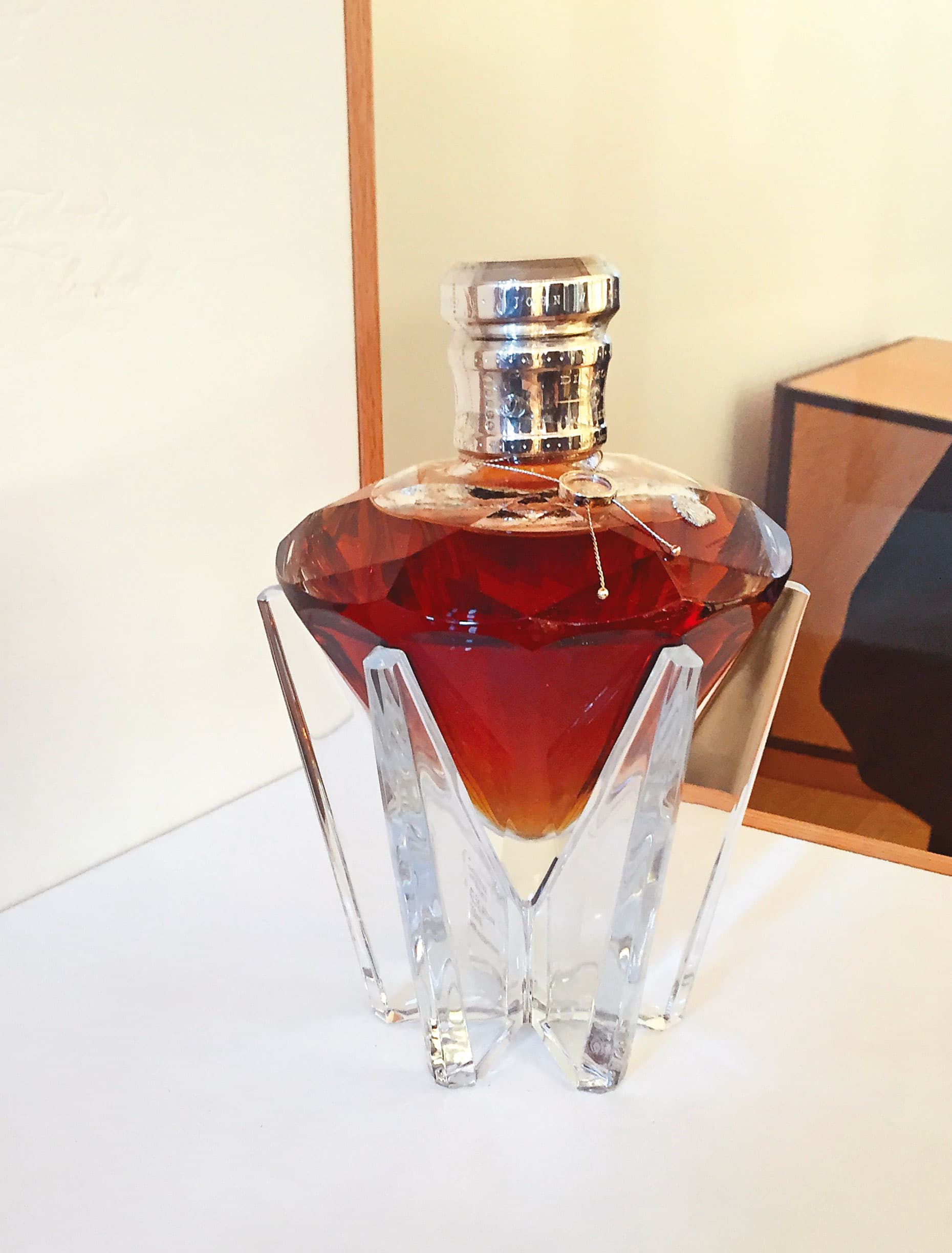 慶祝伊麗莎白女王在位60週年,Johnnie Walker最貴、最珍稀的酒款「Diamond Jubilee」。
