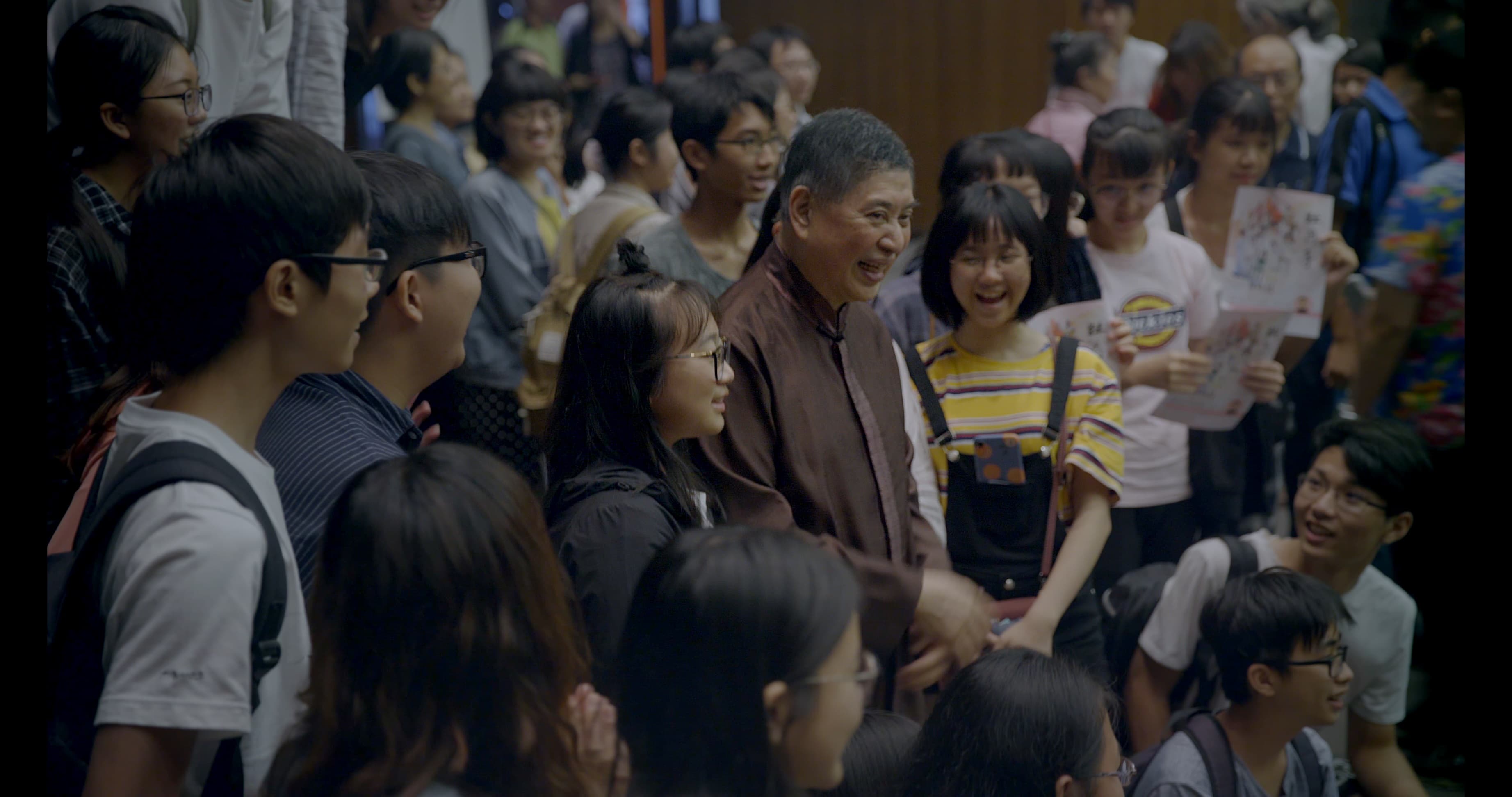 白先勇(左4)大力推廣崑曲走進校園,引起年輕觀眾共鳴,成果斐然。(藝碩文創提供)