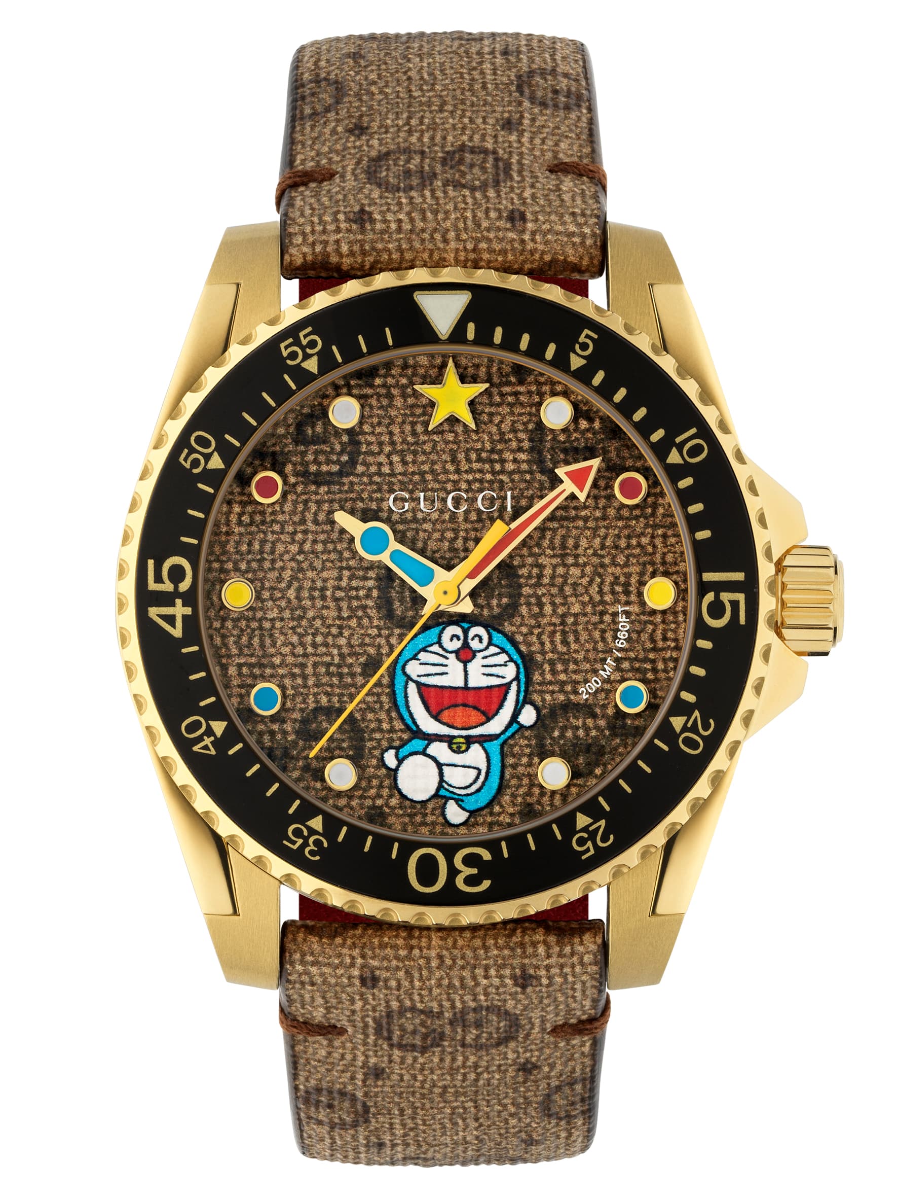 哆啦A夢GUCCI Dive系列腕錶。NT$51,000(古馳提供)