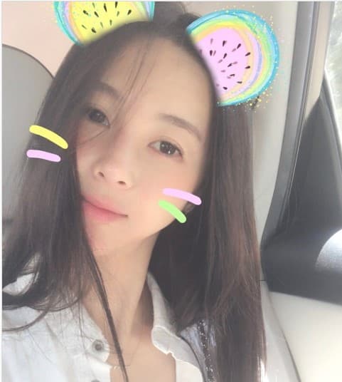 孫瑩瑩分享自拍照,粉絲留言稱讚︰「說是國中生我都相信。」(翻攝自孫瑩瑩IG)