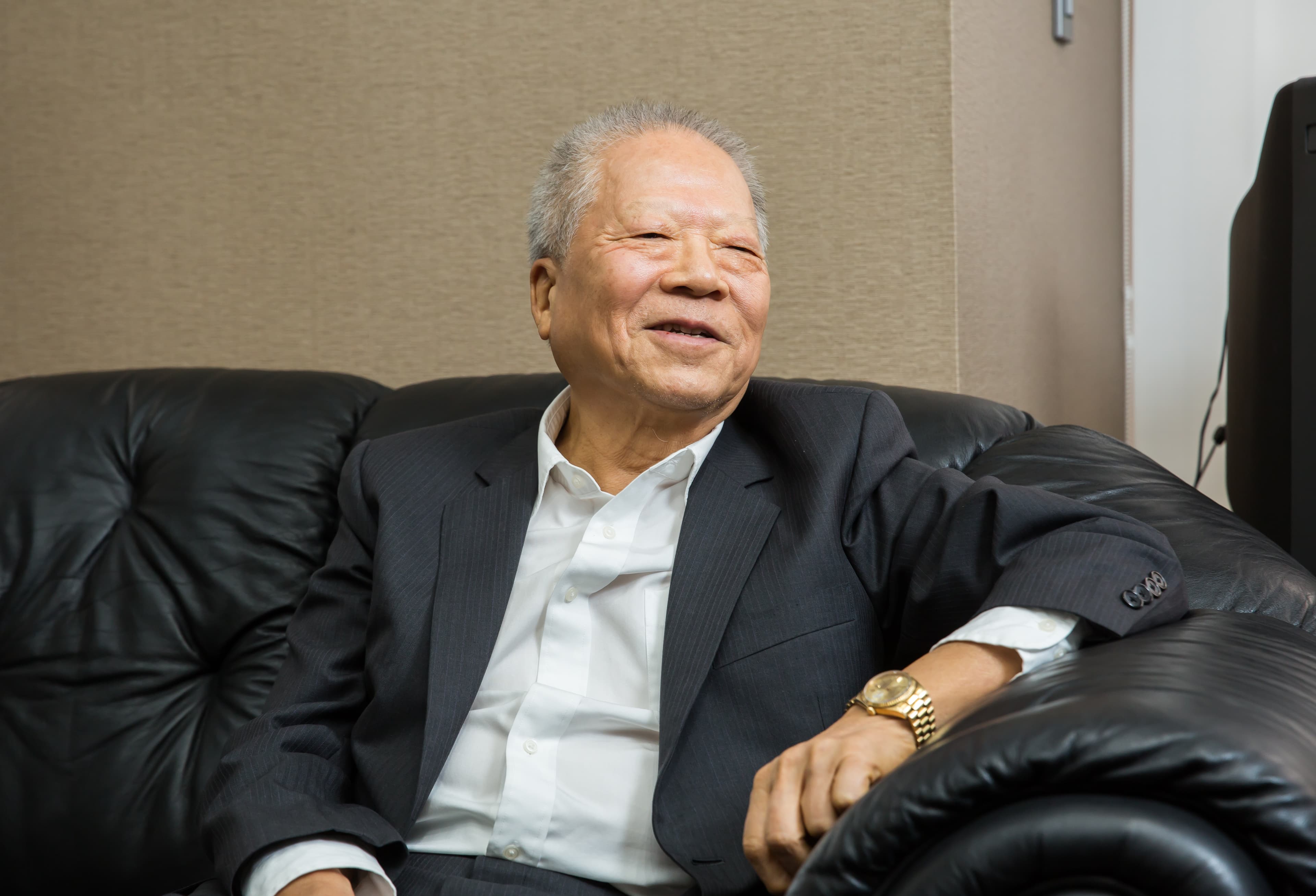 80歲的楊秀光說著幾十億元上下的生意經,口氣溫和輕柔,彷彿鄰家阿公。