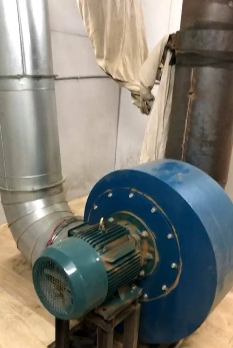 菸酒查緝小組於埔里鎮查獲私菸製造工廠,查扣製菸工具(讀者提供)