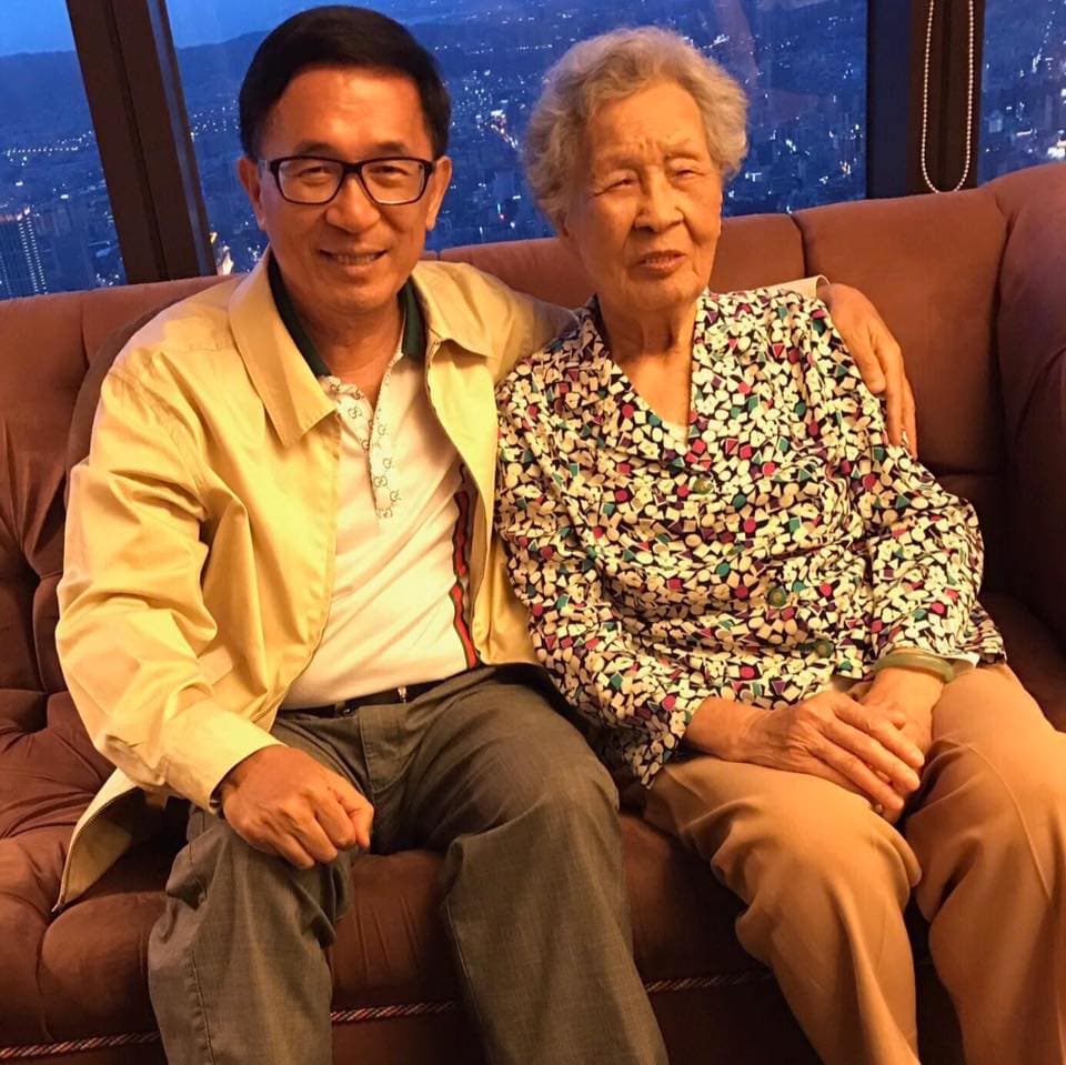 陳水扁回應強調,母親是在睡夢中安詳辭世,「她說她要睡了,再也醒不來了。」(翻攝自陳水扁臉書)