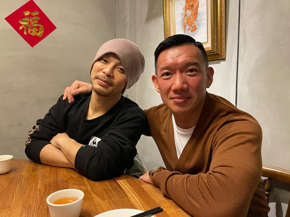杜汶澤貼出與黃明志在台北的合影,他看來氣色好、身型壯。(翻攝自杜汶澤臉書)