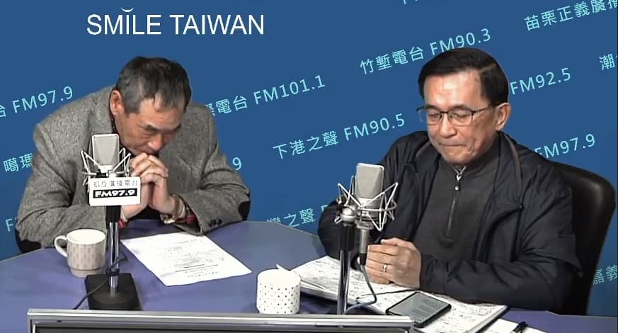 前總統陳水扁主持廣播節目想起母親,不禁悲從中來,難過落淚。(翻攝自廣播《有夢上水》)