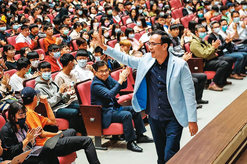 卸下黨公職的朱立倫,即便有全國知名度,但面對黨內選舉也不見得占優勢。(翻攝朱立倫臉書)