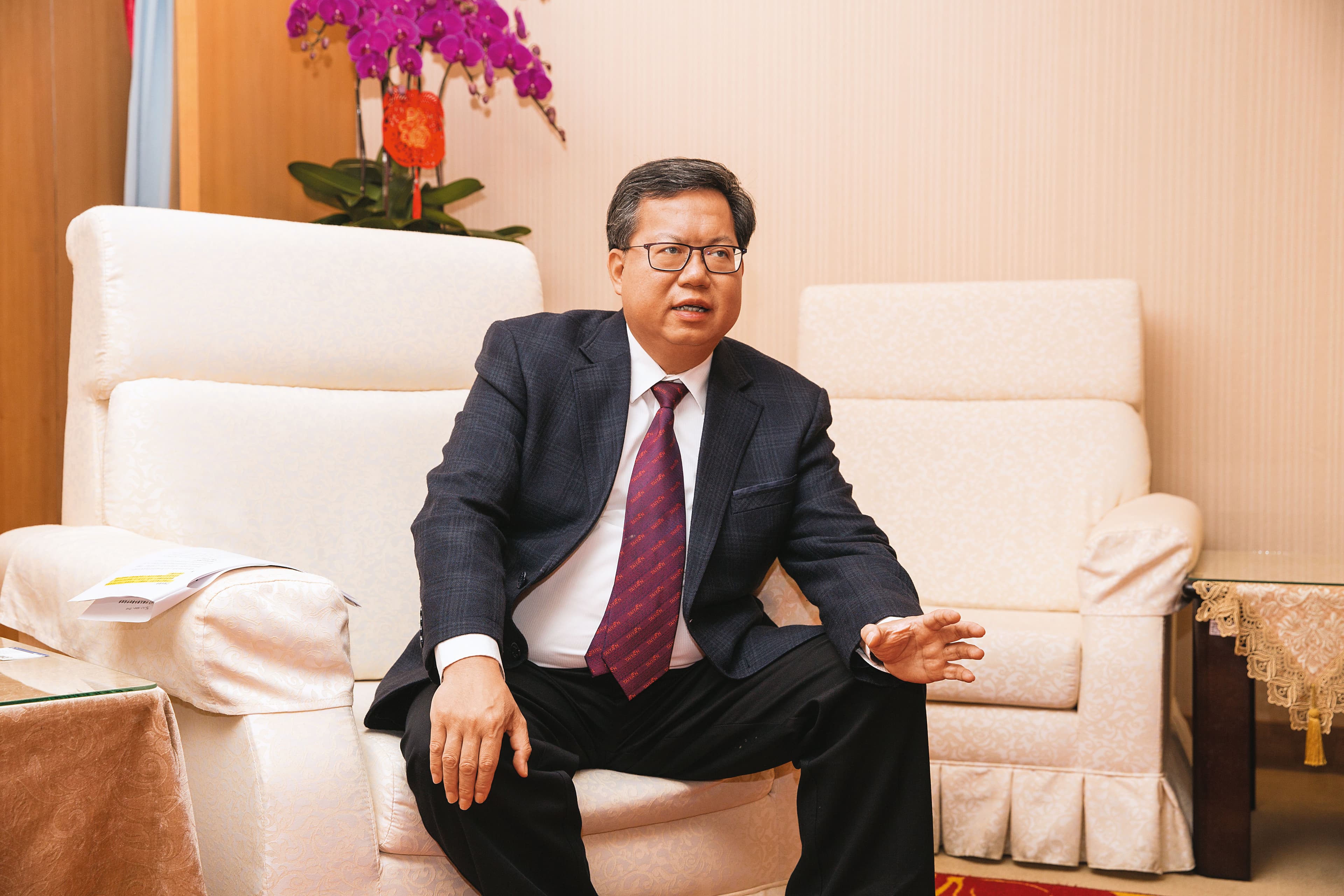 力拱韓國瑜復出政壇參選桃園市長的聲浪,讓鄭文燦(圖)無法藉輔選成功進軍2024大選。