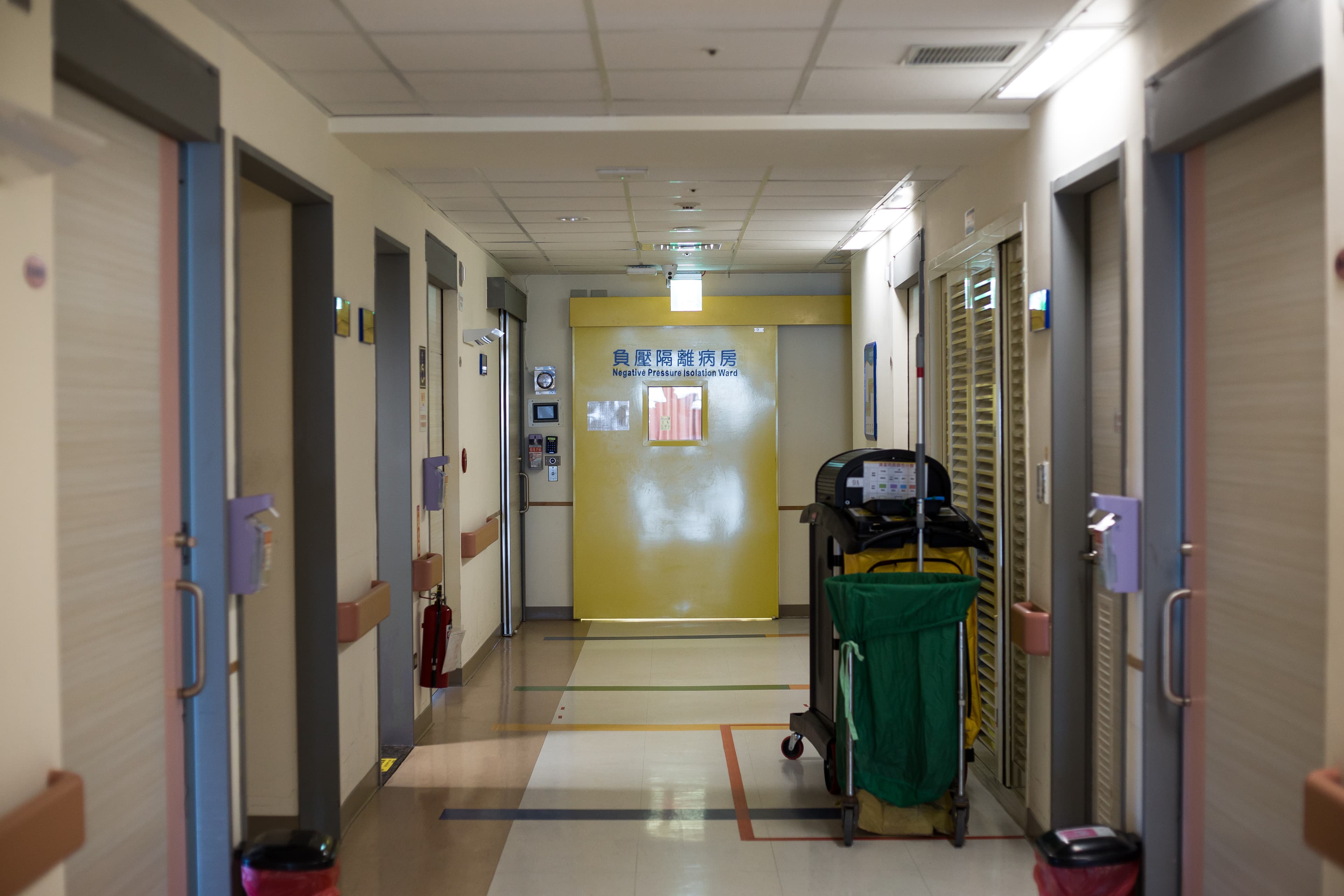 部桃院內群聚持續擴大,中央宣布即日起醫院探病限每日1時段、每次2訪客。(示意圖,資料照)