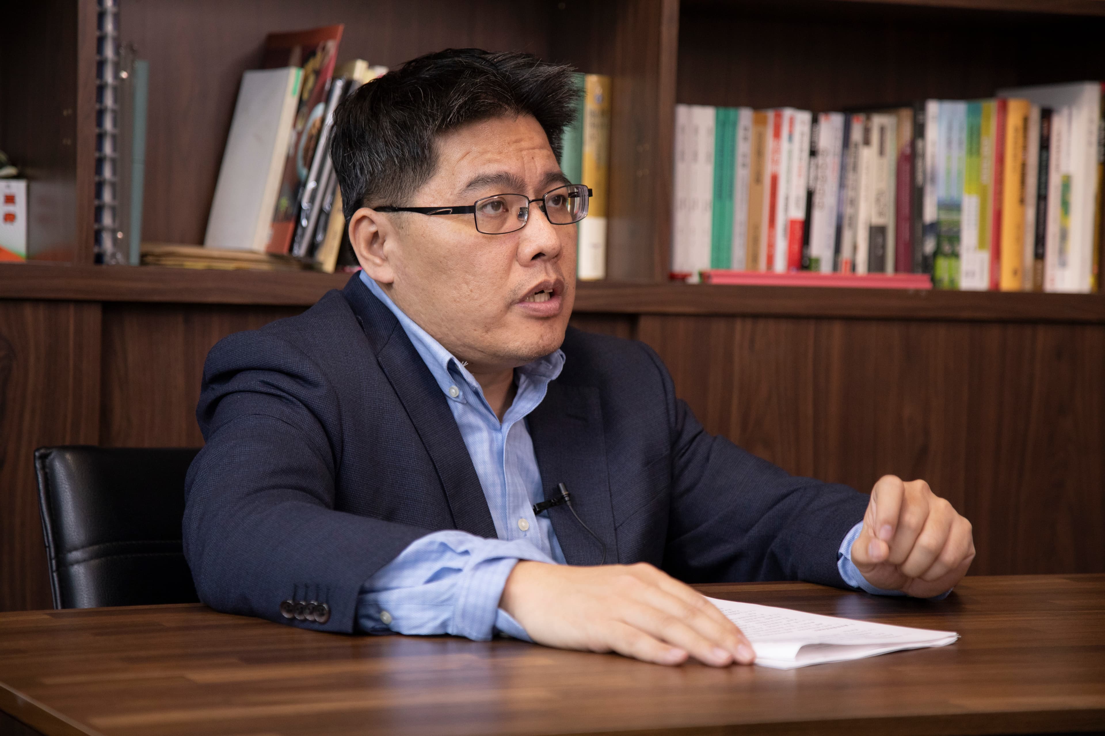 立委邱顯智認為，曾被判死刑的冤案受害人，精神受創巨大，應直接補償最高級距。