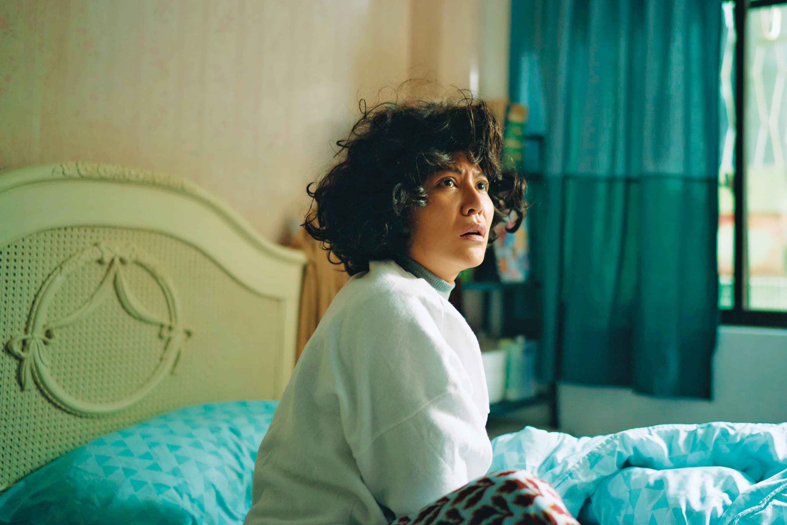 當上電影女主角的艾怡良,頂著驚世造型亮相,讓歌迷大吃一驚,她卻說:「我很享受那個造型。」(華納兄弟提供)