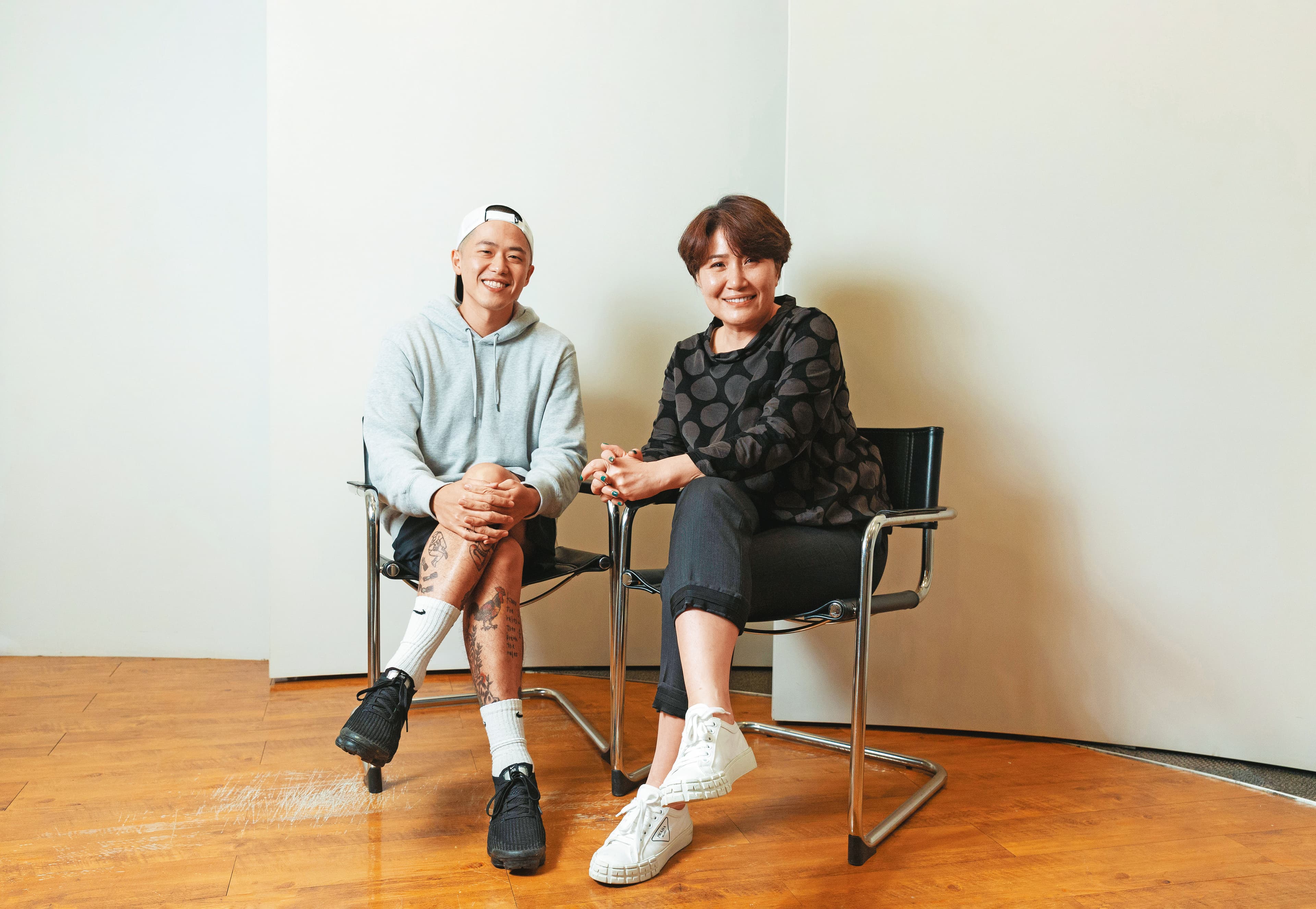 徐譽庭(右)與許智彥(左)二度合作執導新片,兩人分別負責演員表演與畫面調度設計,並共同參與剪接。
