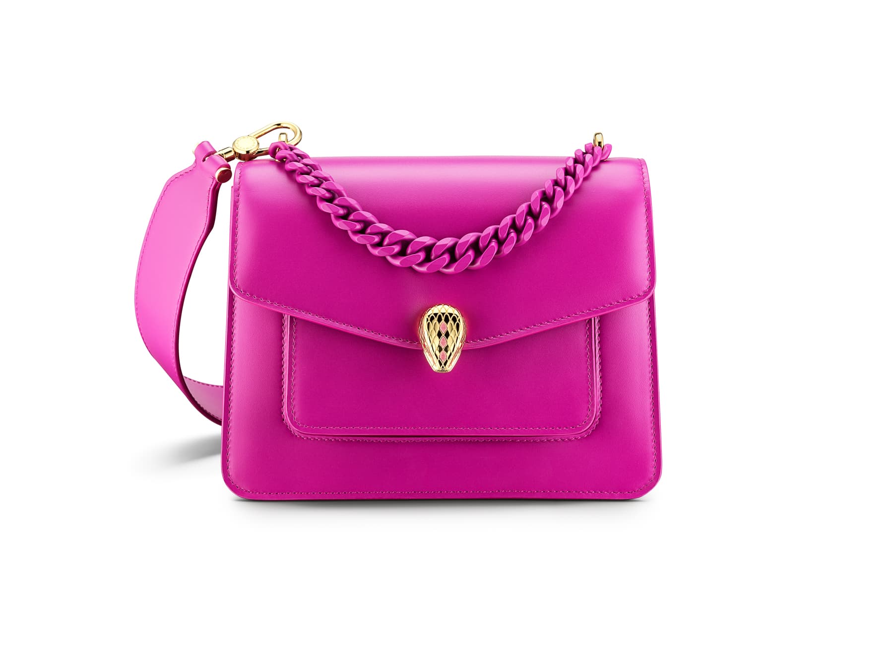 Serpenti Forever Maxi Chain洋紅尖晶石色小羊皮肩背包。NT$87,100。(寶格麗提供)