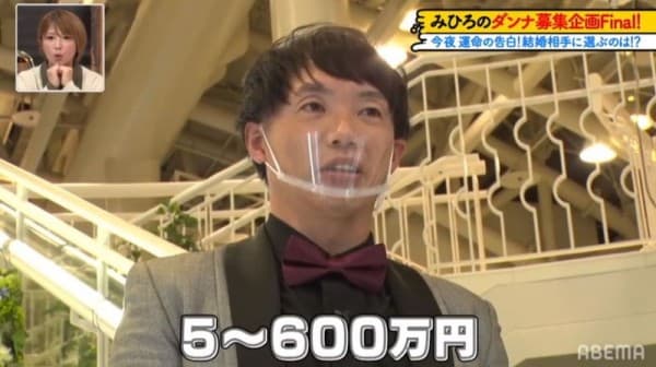 美容師勝谷廣文以厚實的胸膛以及包容力脫穎而出。(翻攝自ABEMA電視台)