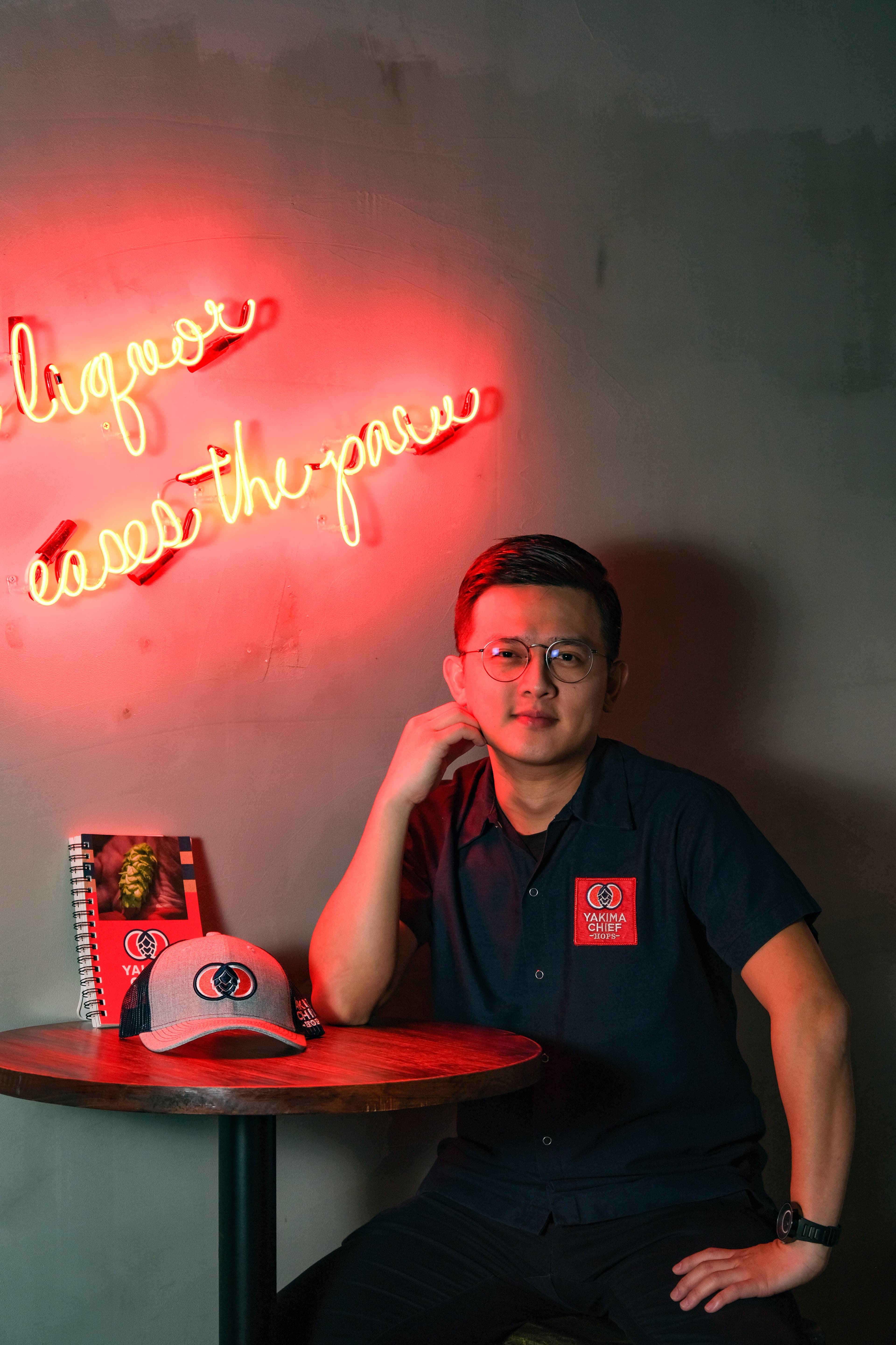 許志謙積極在台推廣精釀品飲，對酒花特性如數家珍。