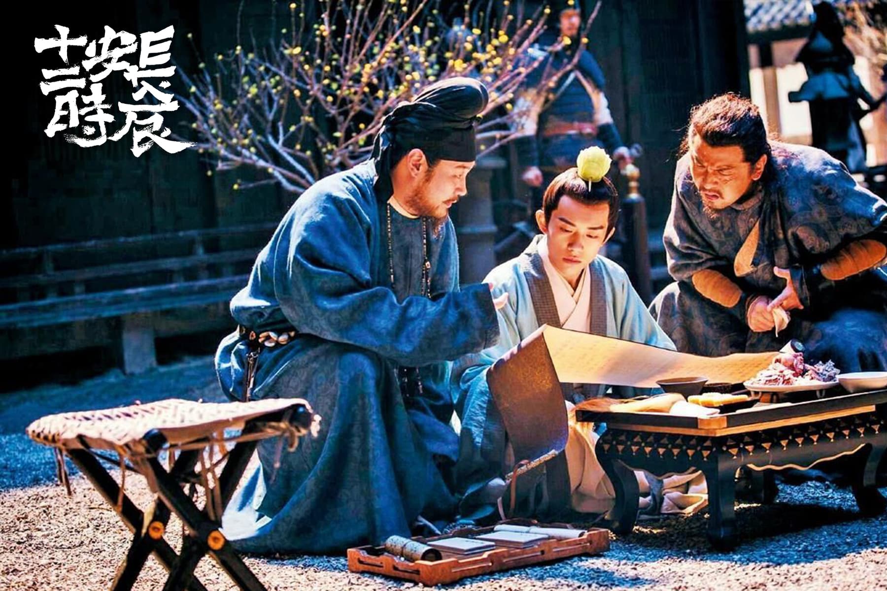 雷佳音(右)稱讚易烊千璽(中)優秀,將自己管理得非常好。(LiTV、雷佳音工作室提供)