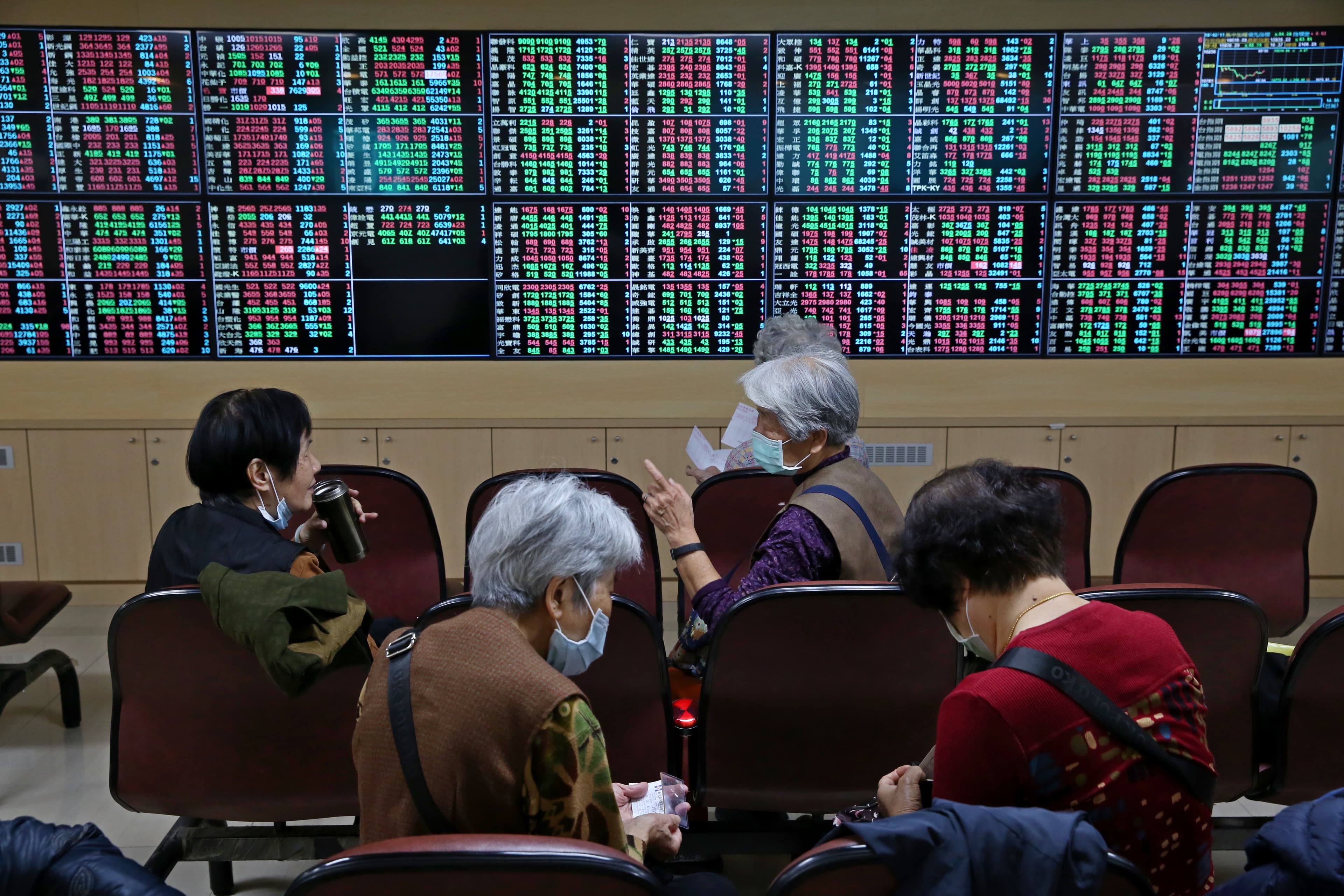 由於總體面數據強勁，儘管目前大盤位階已高，但台股仍由多頭主導。