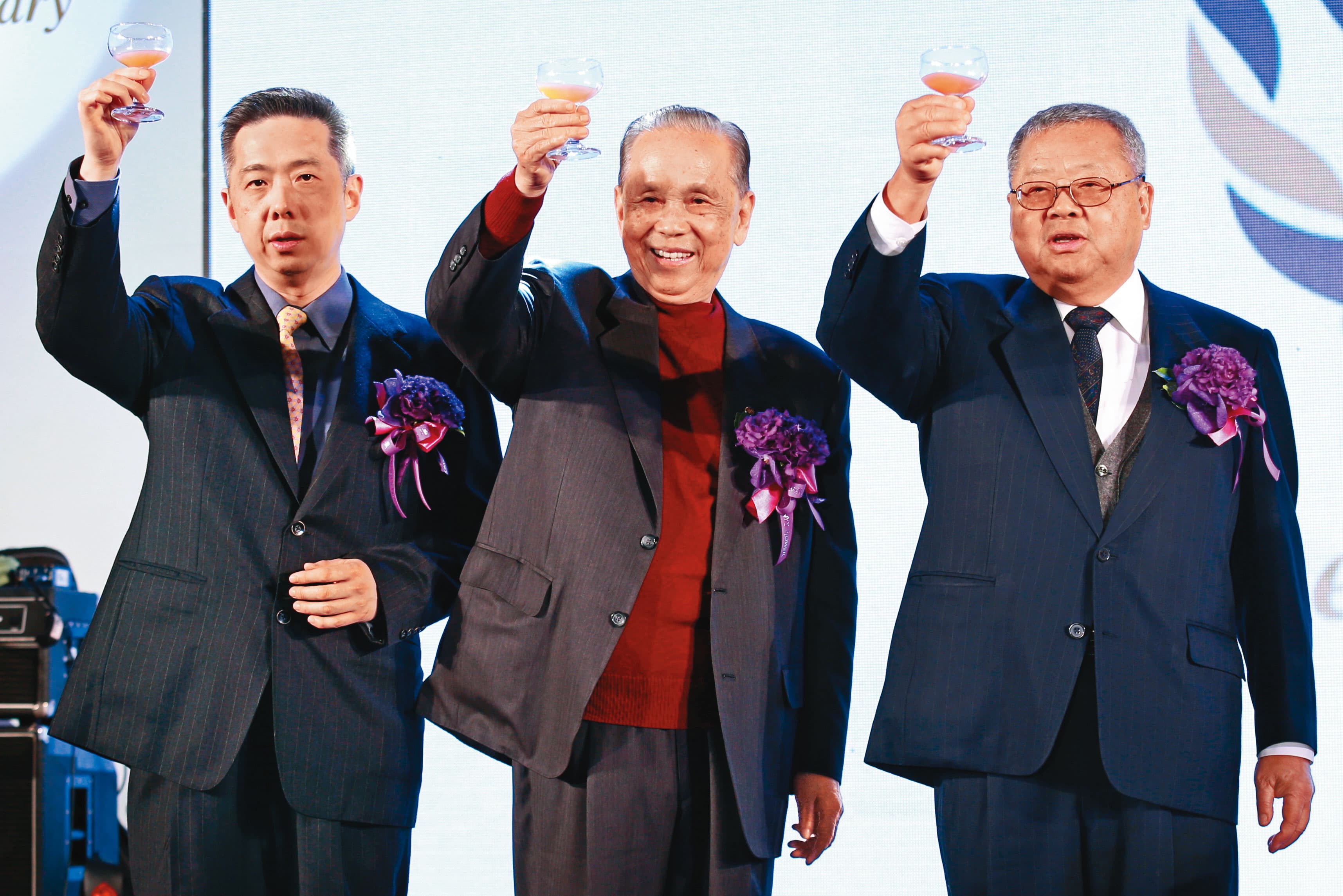 陳柏廷(左)原是陳朝亨(中)三子,出生後就過繼給伯父陳朝傳,圖右為陳清治。(聯合知識庫)