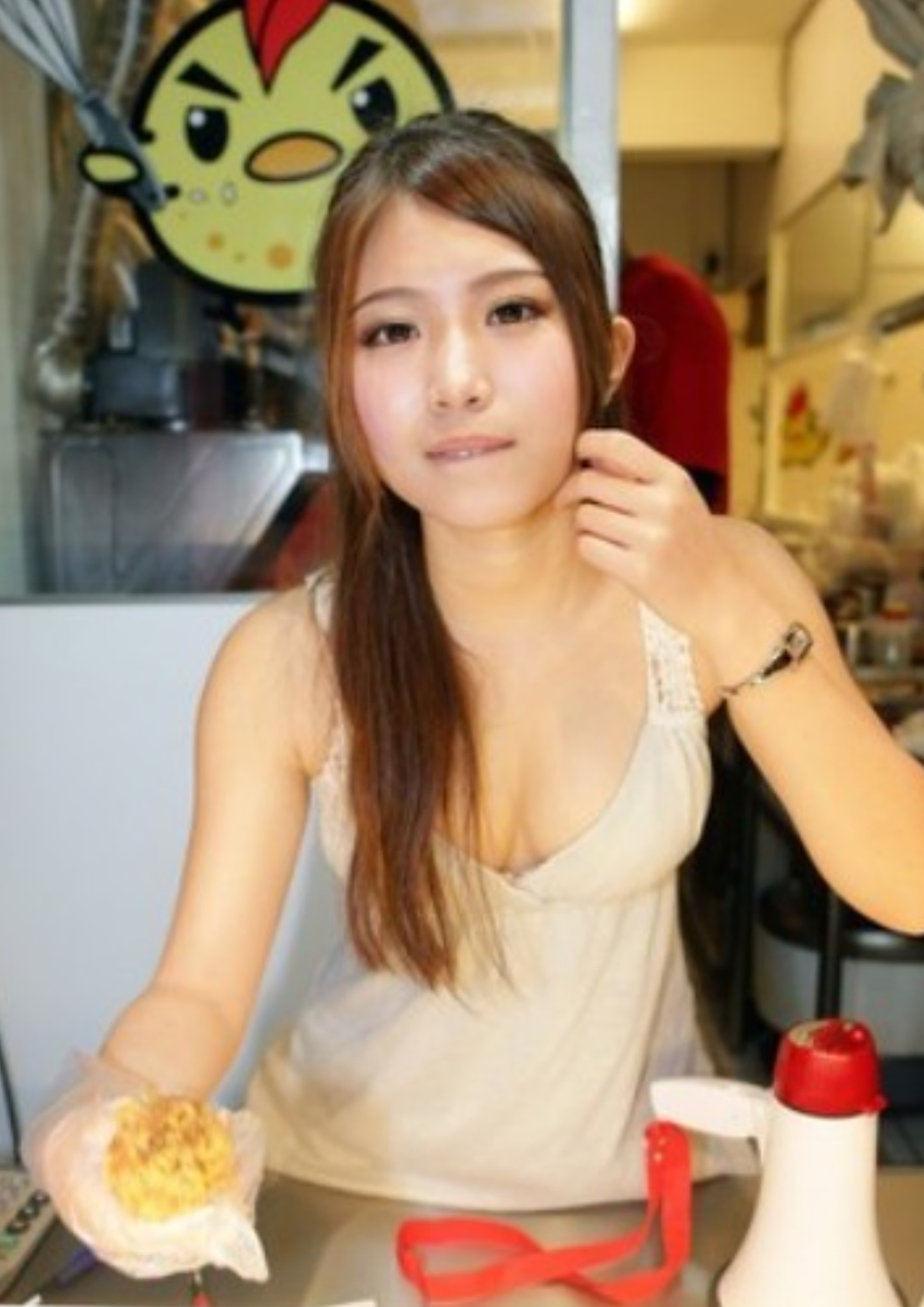 19歲的雞排妹模樣青澀,網友感嘆︰「好懷念那個時候。」(翻攝自PTT)