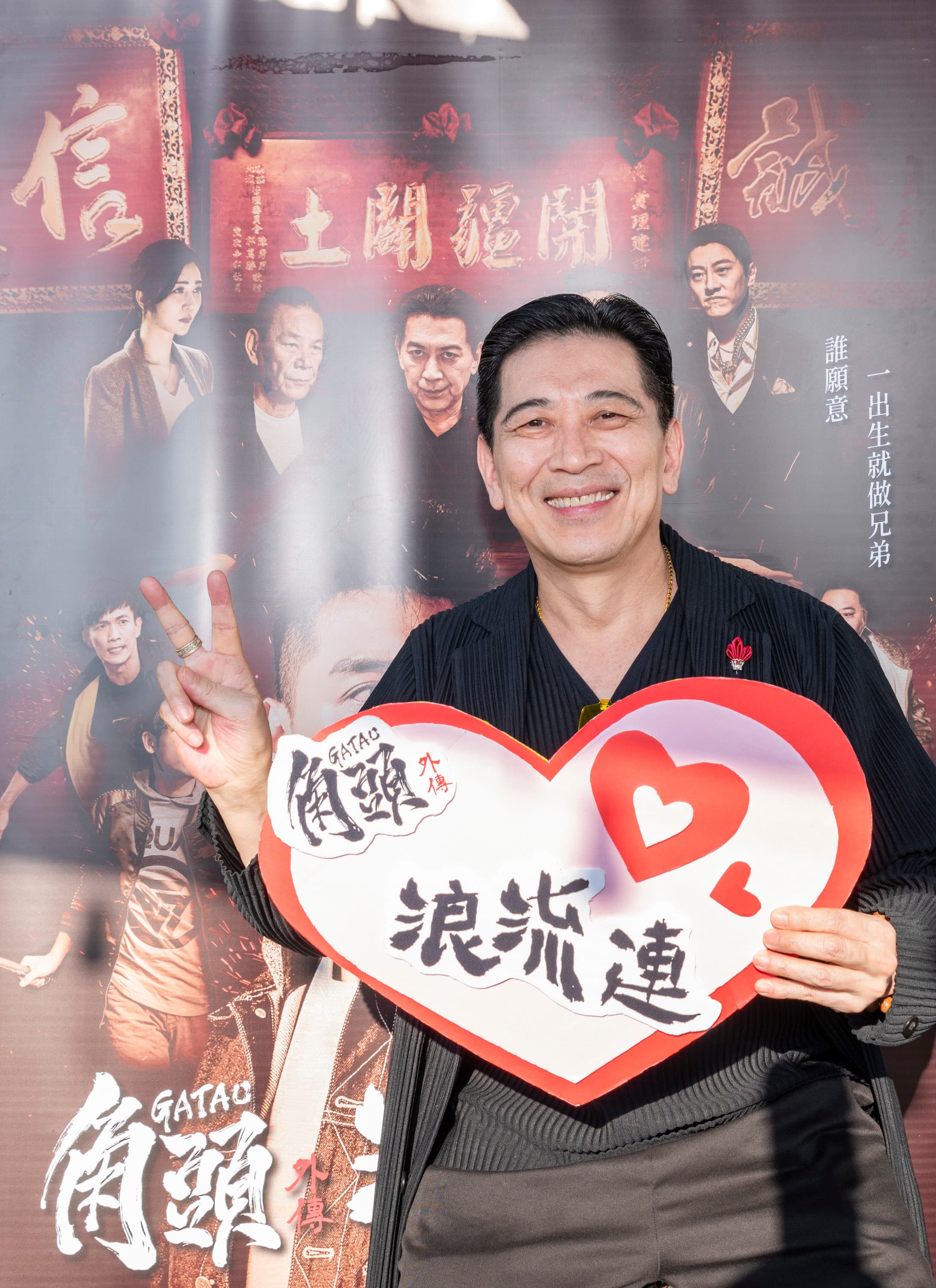 高捷第一次到「白色戀人貨櫃屋」當一日店長，大哥也浪漫起來。（齊石傳播提供）