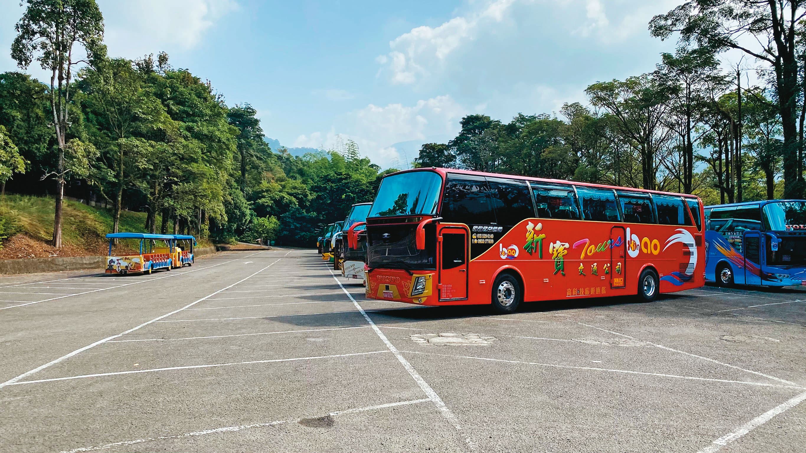 泰雅渡假村內占地廣大的停車場,被投訴違法占用國有地。(讀者提供)