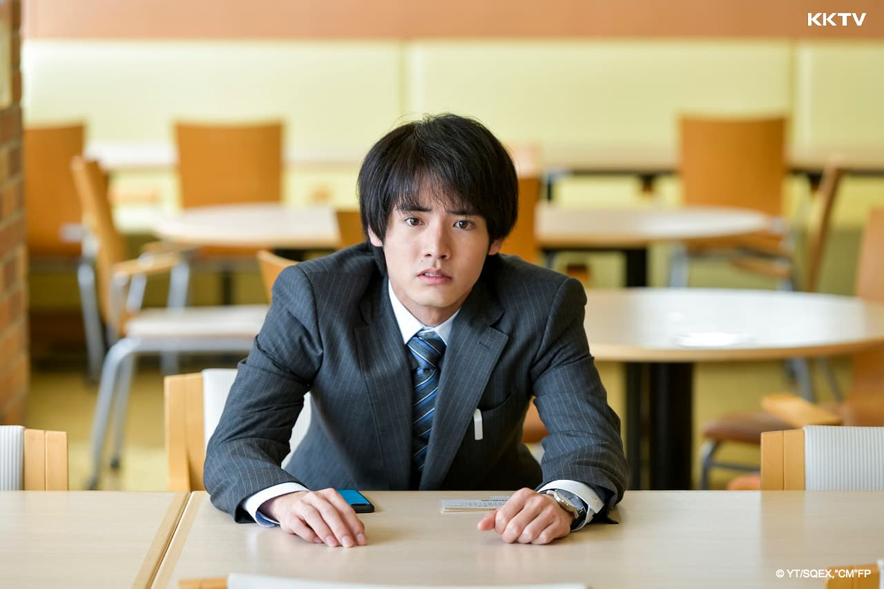 赤楚衛二在《如果30歲還是處男,似乎就能成為魔法師》中的角色安達個性畏縮,直到有了魔法能力後才開始慢慢轉變。(KKTV提供)