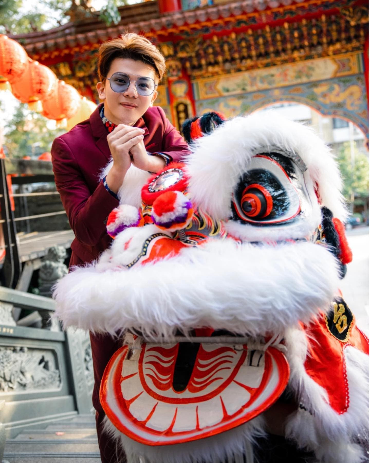 孫生的母親反覆進出監獄，讓他從小就鮮少感受到家庭溫暖，直到2年前主持人利菁邀請，才第一次體驗圍爐。（翻攝自孫生臉書）