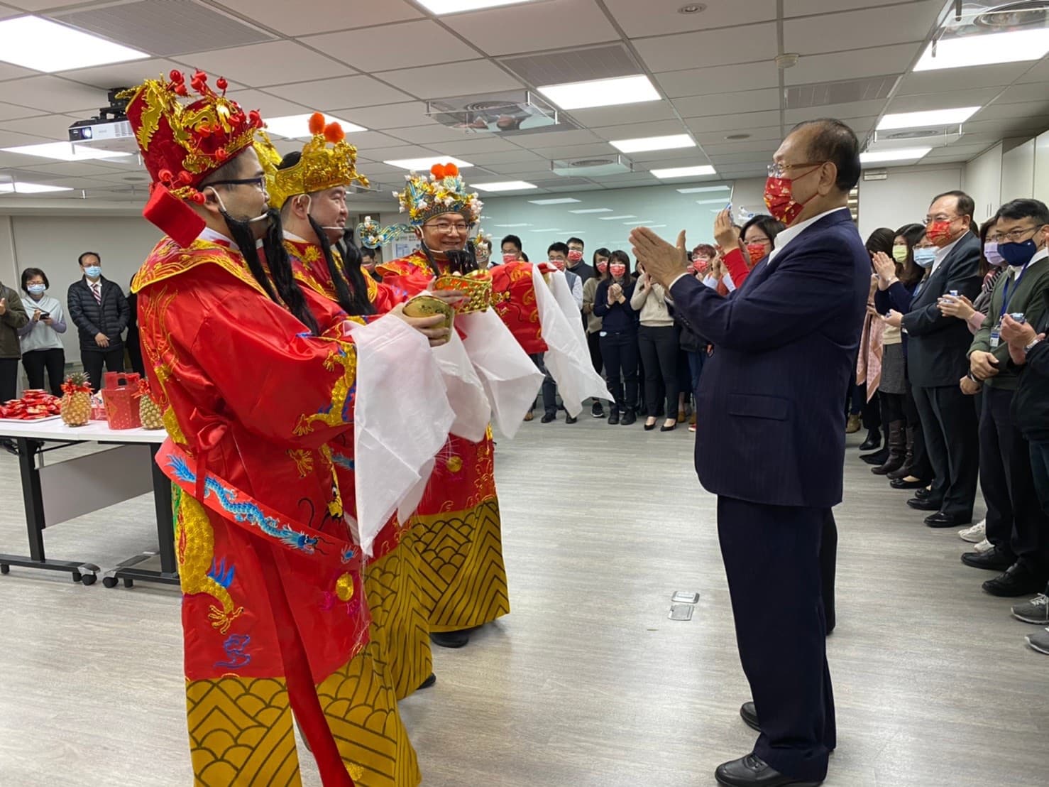 美吾華二代接班人李伊俐投入研發新藥有成,今年開春旗下懷特生技頻傳納入健保喜訊。(李成家提供)