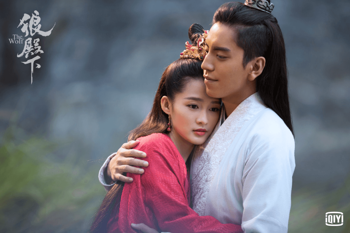 王大陸(右)與李沁(左)因合作 《狼殿下》成為好友。(愛奇藝提供)