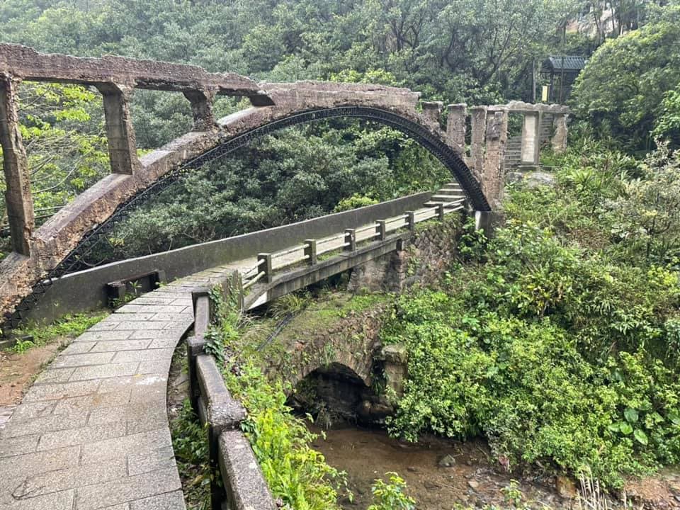 金瓜石水圳橋興建於日治時期,目前為新北市市定古蹟。(翻攝自石山里里長吳乾正臉書)