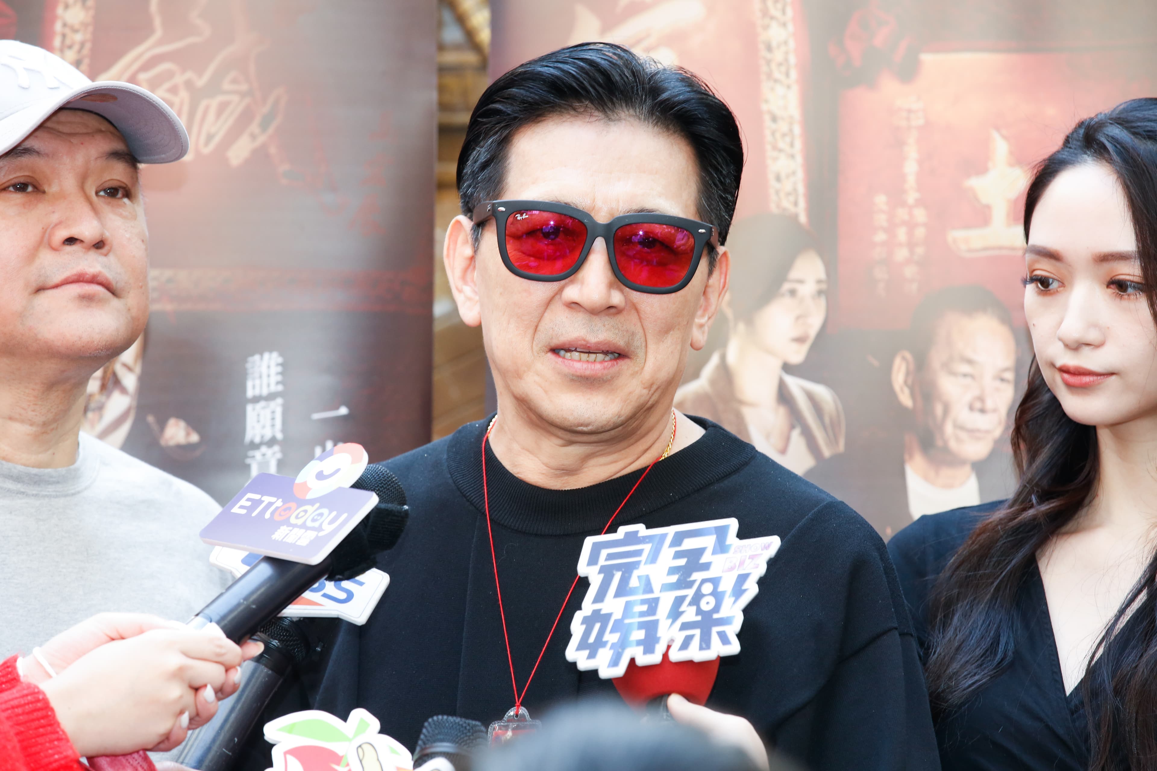 高捷去年再次參加公益活動時便許願票房破億要來還願。