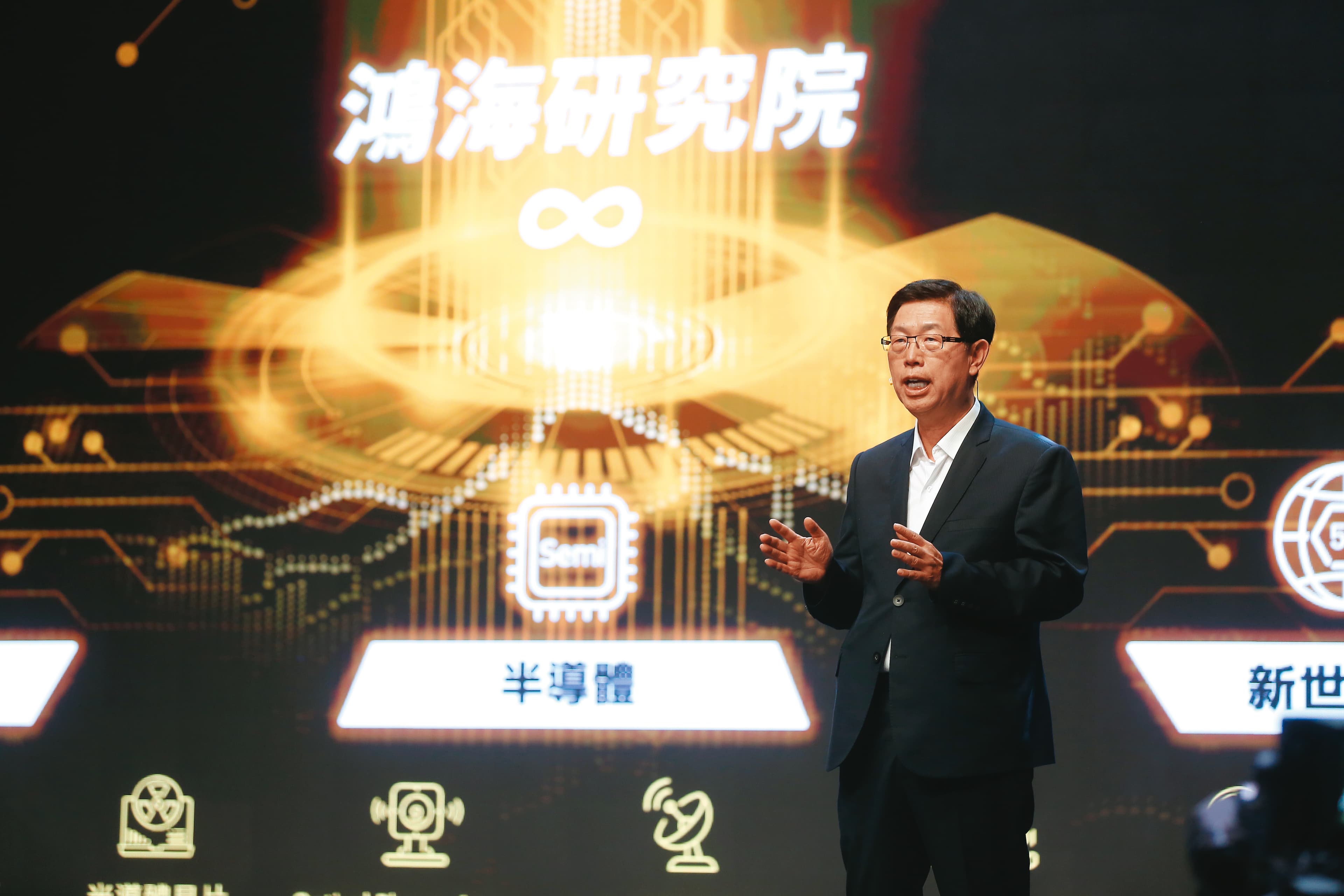 劉揚偉要如何讓鴻海MIH開放平台取得包括豐田、福斯等一線車廠青睞,是他搶攻電動車的最大挑戰。