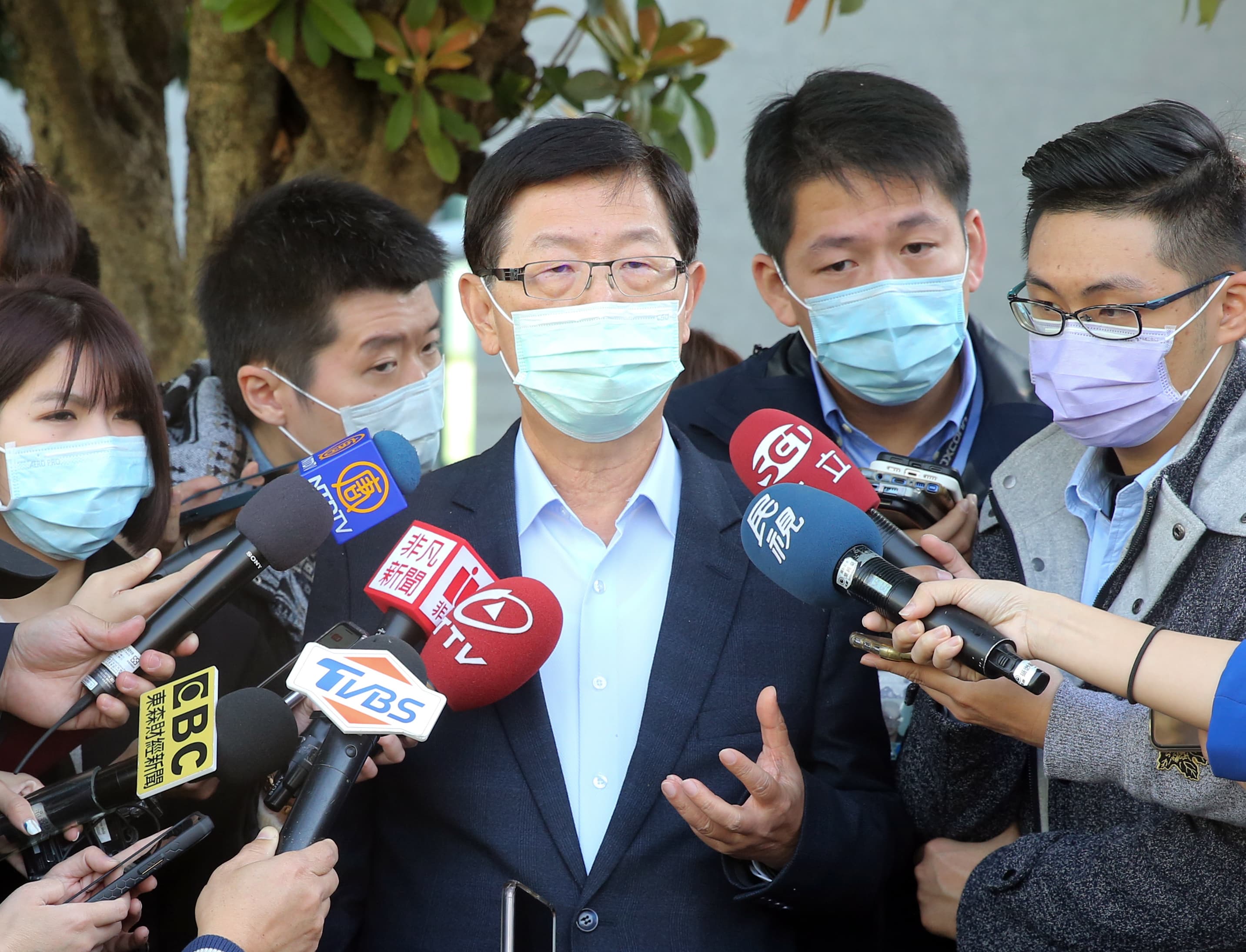 上週六鴻海集團董事長劉揚偉率領財務長黃秋蓮等高階主管,在總部前舉辦開工大典。