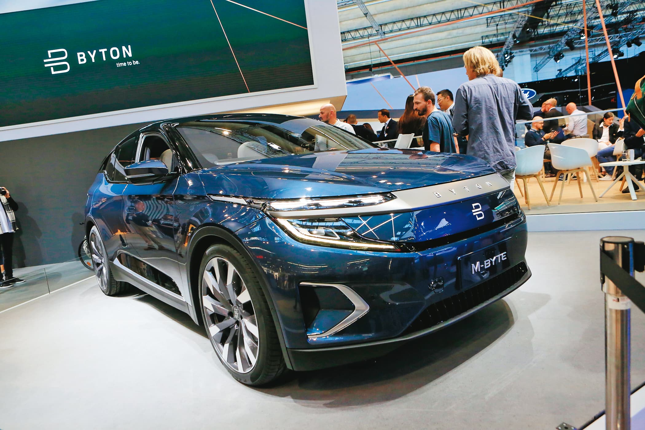 新創車廠拜騰找上鴻海MIH聯盟合作,第一輛電動乘用車預計今年底前上市。(東方IC)