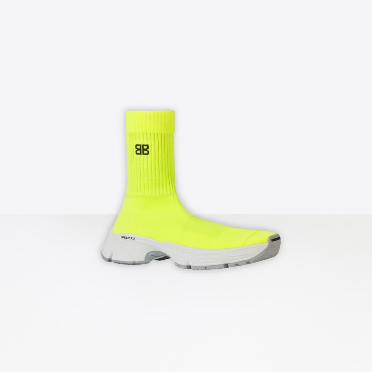螢光黃SPEED 3.0 運動鞋 NT$28,200。(Balenciaga提供)