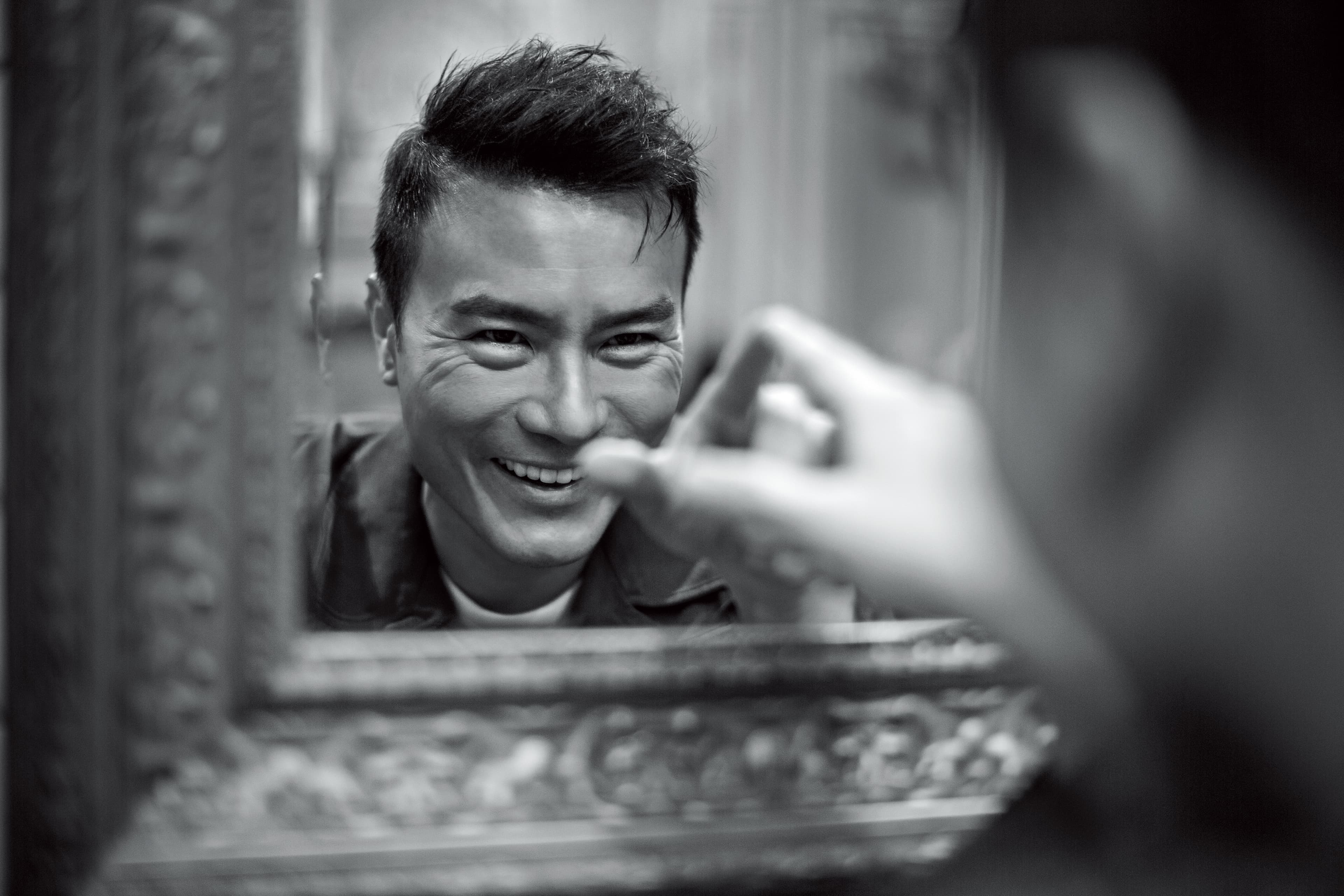 李銘忠可以笑出小丑式的邪氣氛圍，讓他演起非典型反派時，能帶出不一樣的表現法。