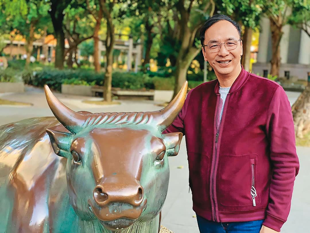 至今仍未表態是否參選黨魁的前新北市長朱立倫,仍頻對時事發表見解。(翻攝自朱立倫臉書)