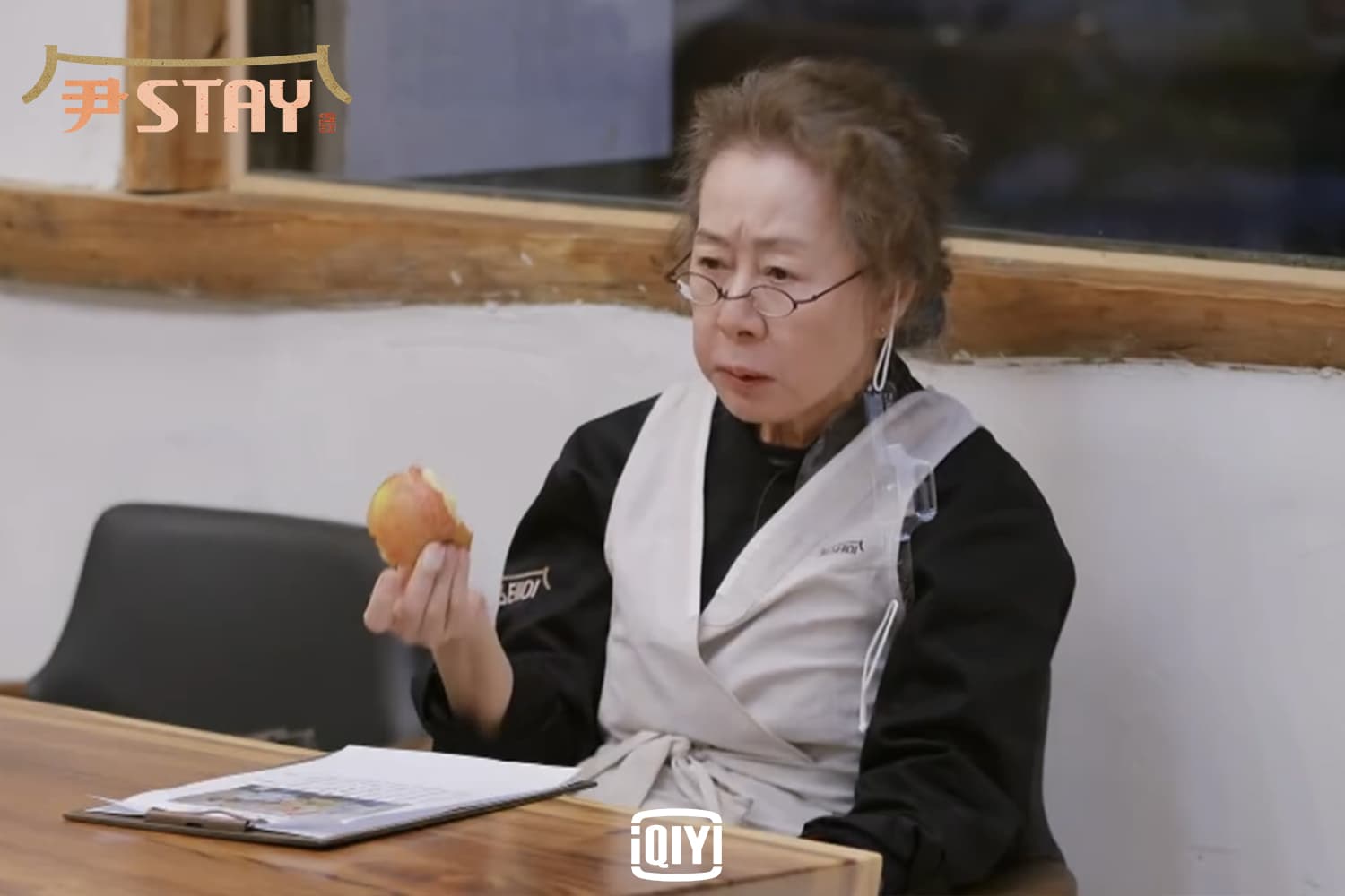 73歲的韓國女星尹汝貞藉《尹STAY》在台灣有不小知名度。(愛奇藝國際站提供)