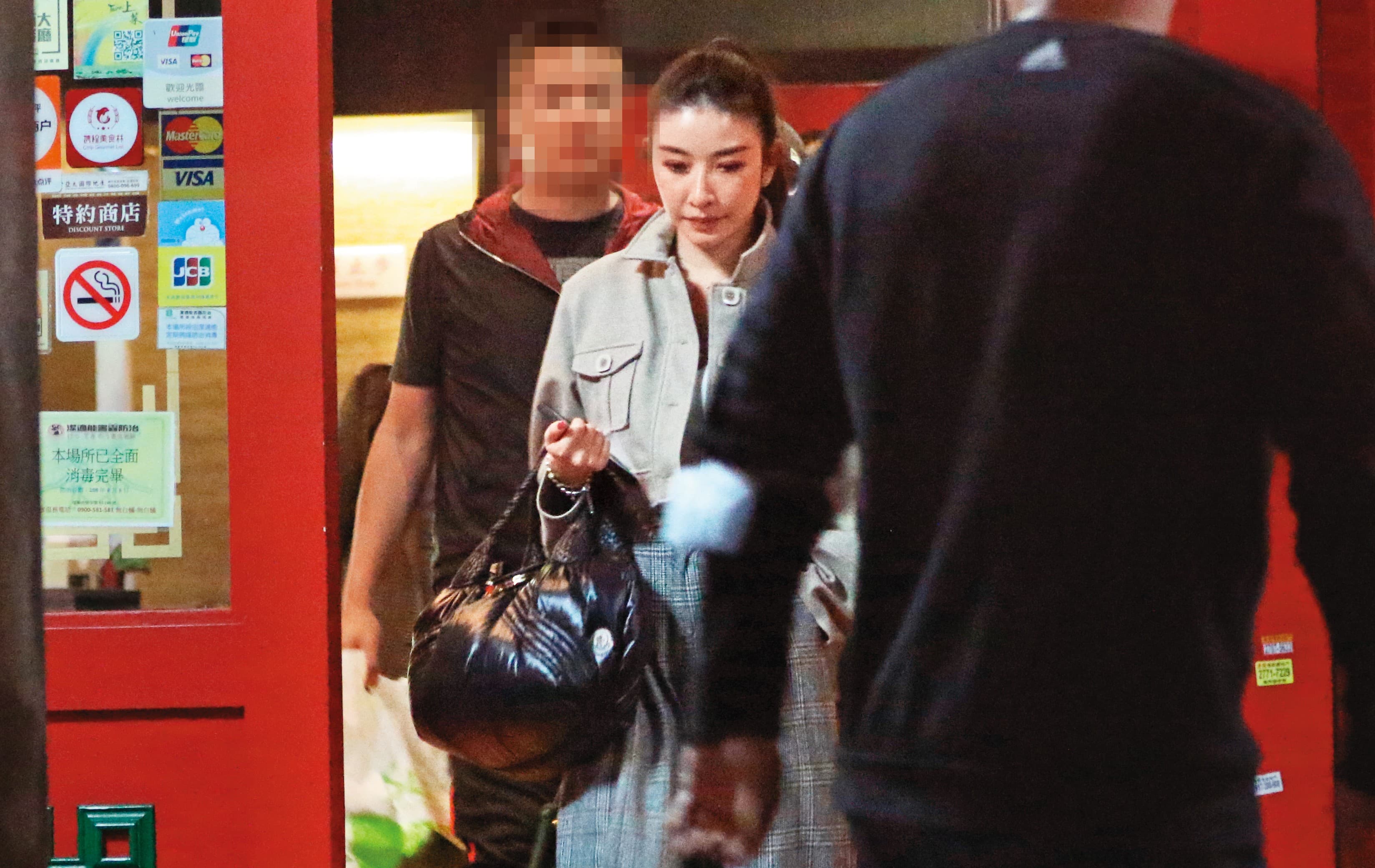 許維恩與王家梁共同出席電影首映會後，她一人赴了火鍋局的邀約，並且有漢子幫她開道。