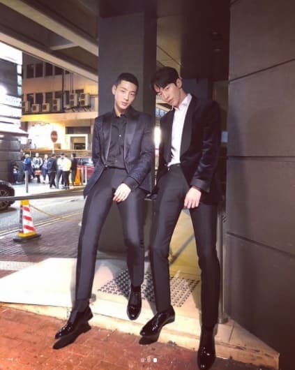 金志洙與南柱赫(右)是好朋友,還曾一起出演《花美男Bromance》。(網路圖片)