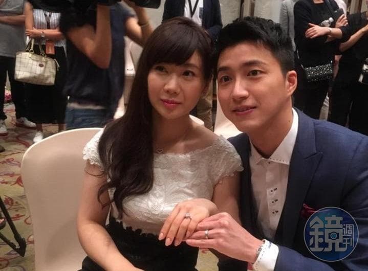 福原愛曾與江宏傑甜秀婚戒。(本刊資料照)