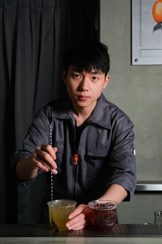 不知該選哪款調酒才好,那就交給店長陳威豪(Nick)說明風味。