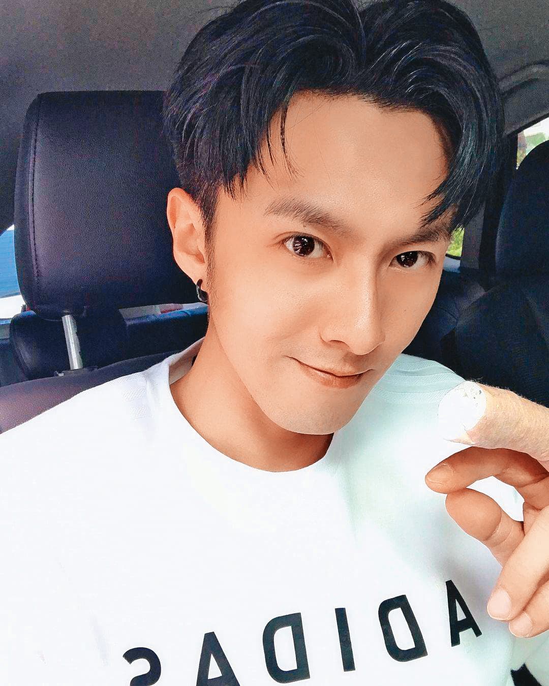 有網友爆料張雁名與女友當街吵架,還報警趕人,女方更向本刊爆料2人爭執導火線僅為區區100元。(翻攝自張雁名IG)