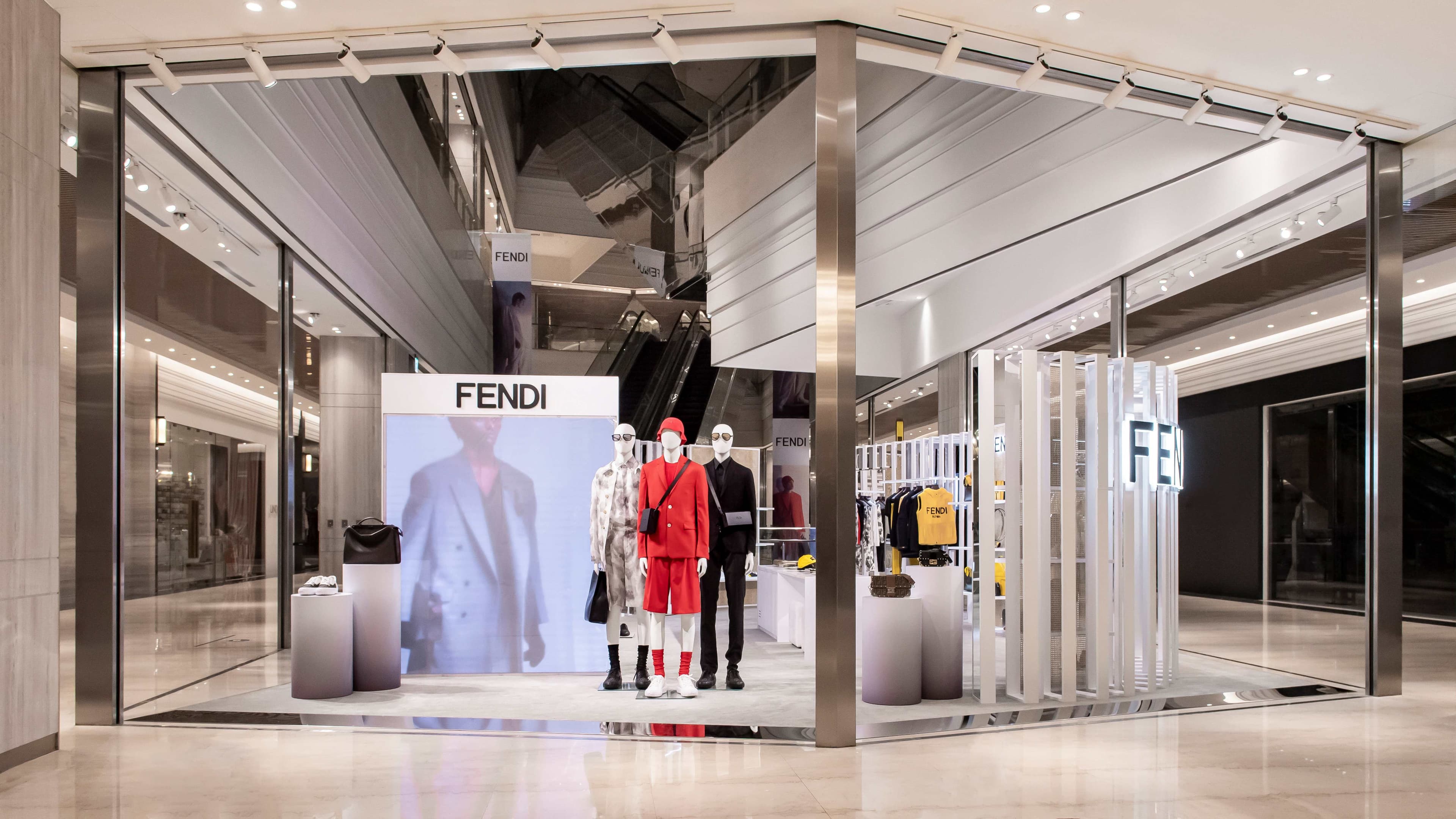 FENDI微風南山男裝快閃店,展現春夏系列男士商品與多款獨家商品,由即日起開設至6月28日。(FENDI提供)