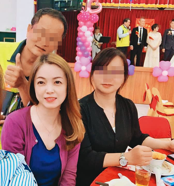 李淑吟(前)常陪王定宇出席各大活動,6日晚上還在臉書貼出和老公跑婚宴攤的同框照留言:「大家都要幸福喔!」(翻攝自李淑吟臉書)