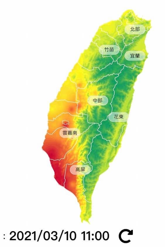 鄭明典在留言區附上今天台灣各地空汙圖,顯示西南部地區的空汙,真的相對其他區域嚴重許多。(翻攝自鄭明典臉書)