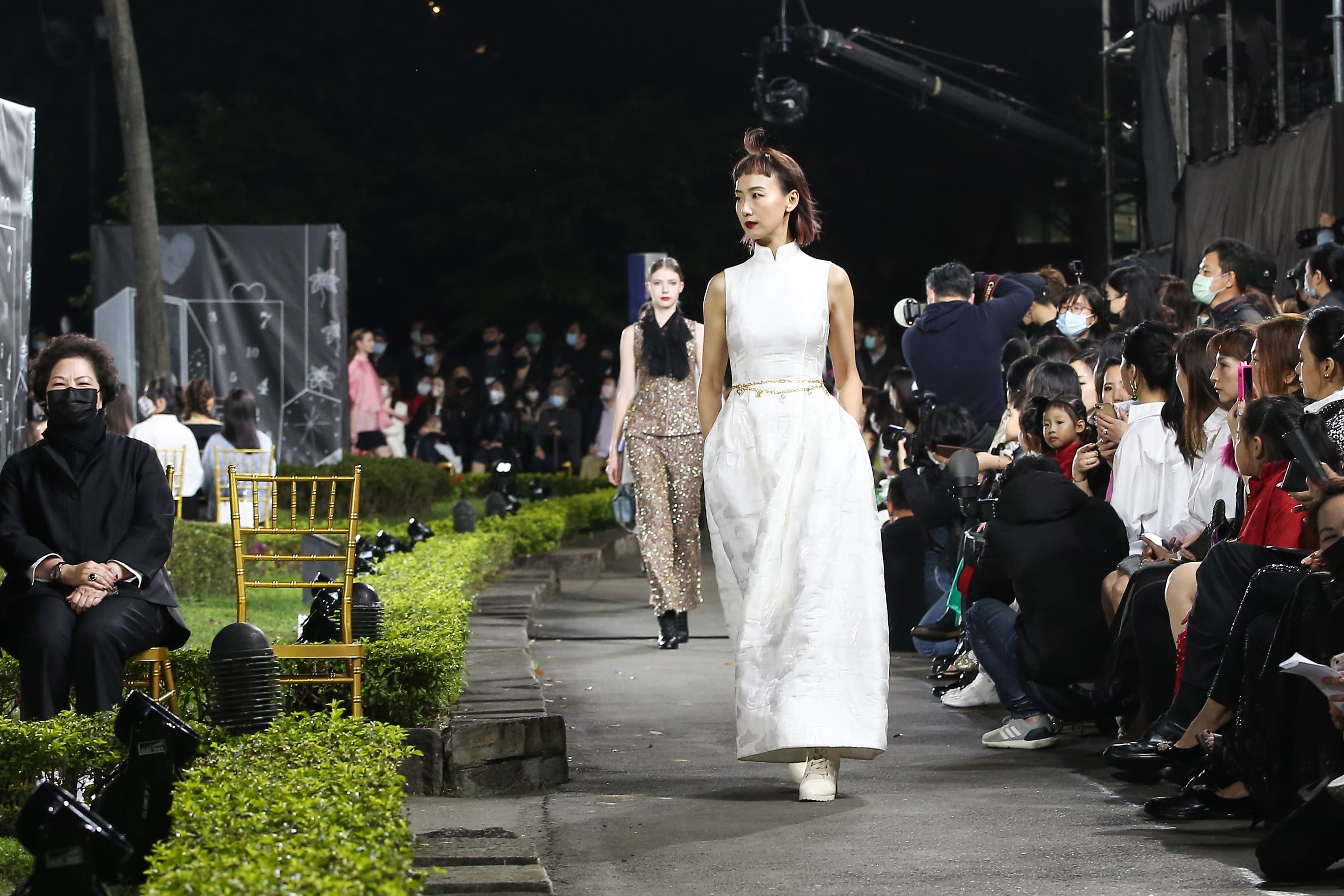 44歲陸明君依然保持model身材,為夏姿.陳走秀寶刀未老。