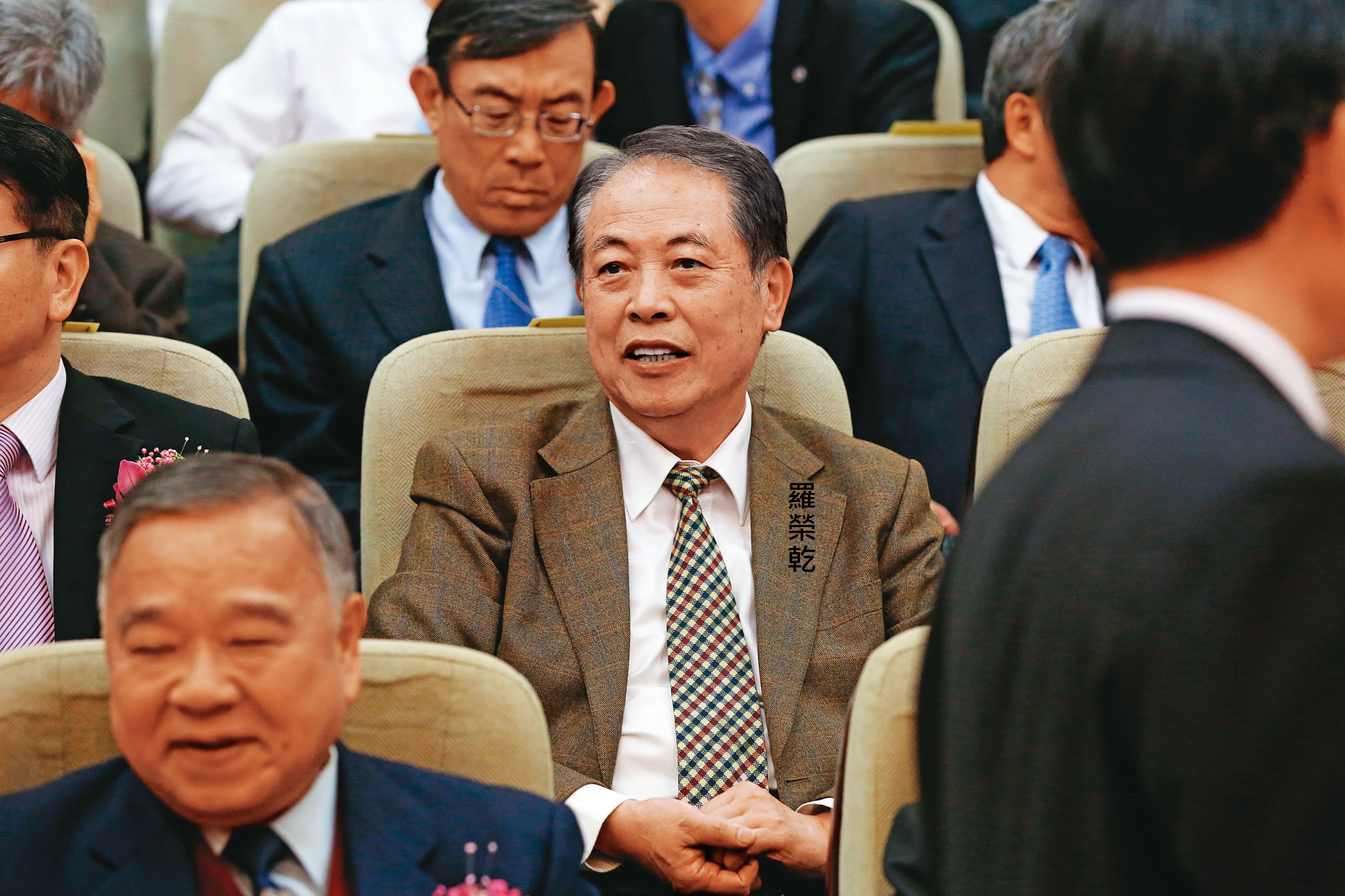 翁茂鍾將檢舉信交給時任台北地檢署主任檢察官羅榮乾,再由北檢立案偵辦。