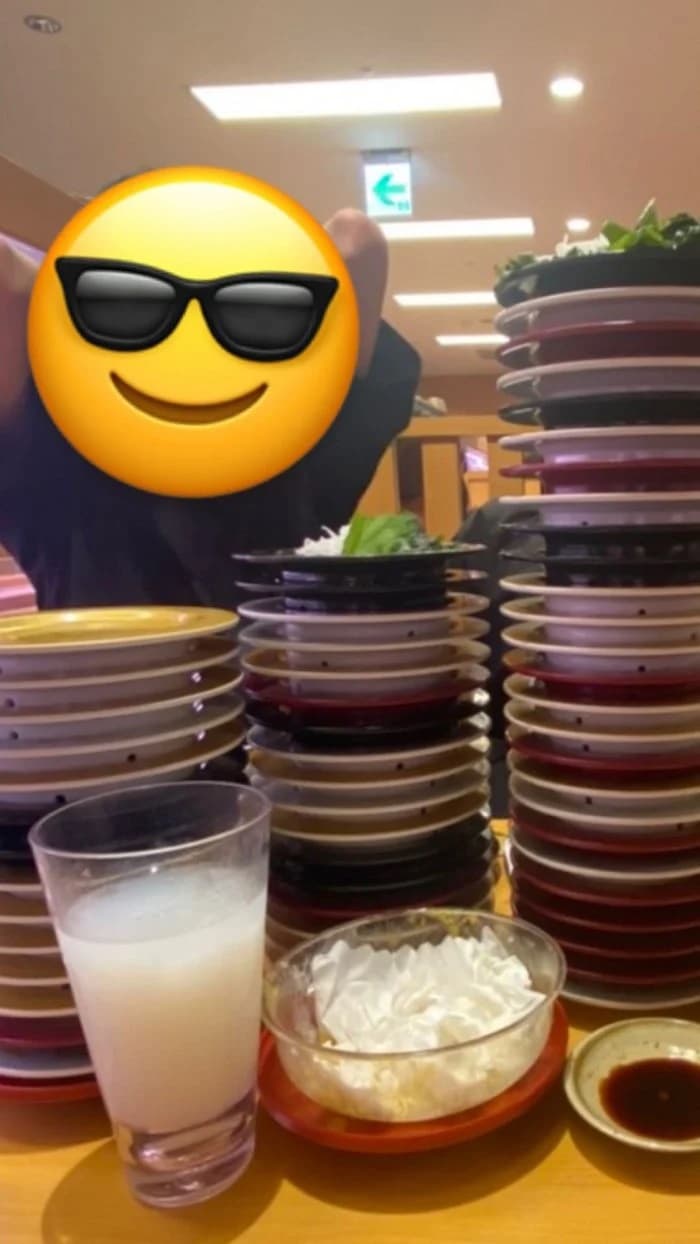 原PO和友人席開兩桌,她在的這桌吃了5千多,另一桌更猛吃了7千多。(翻攝自Dcard)